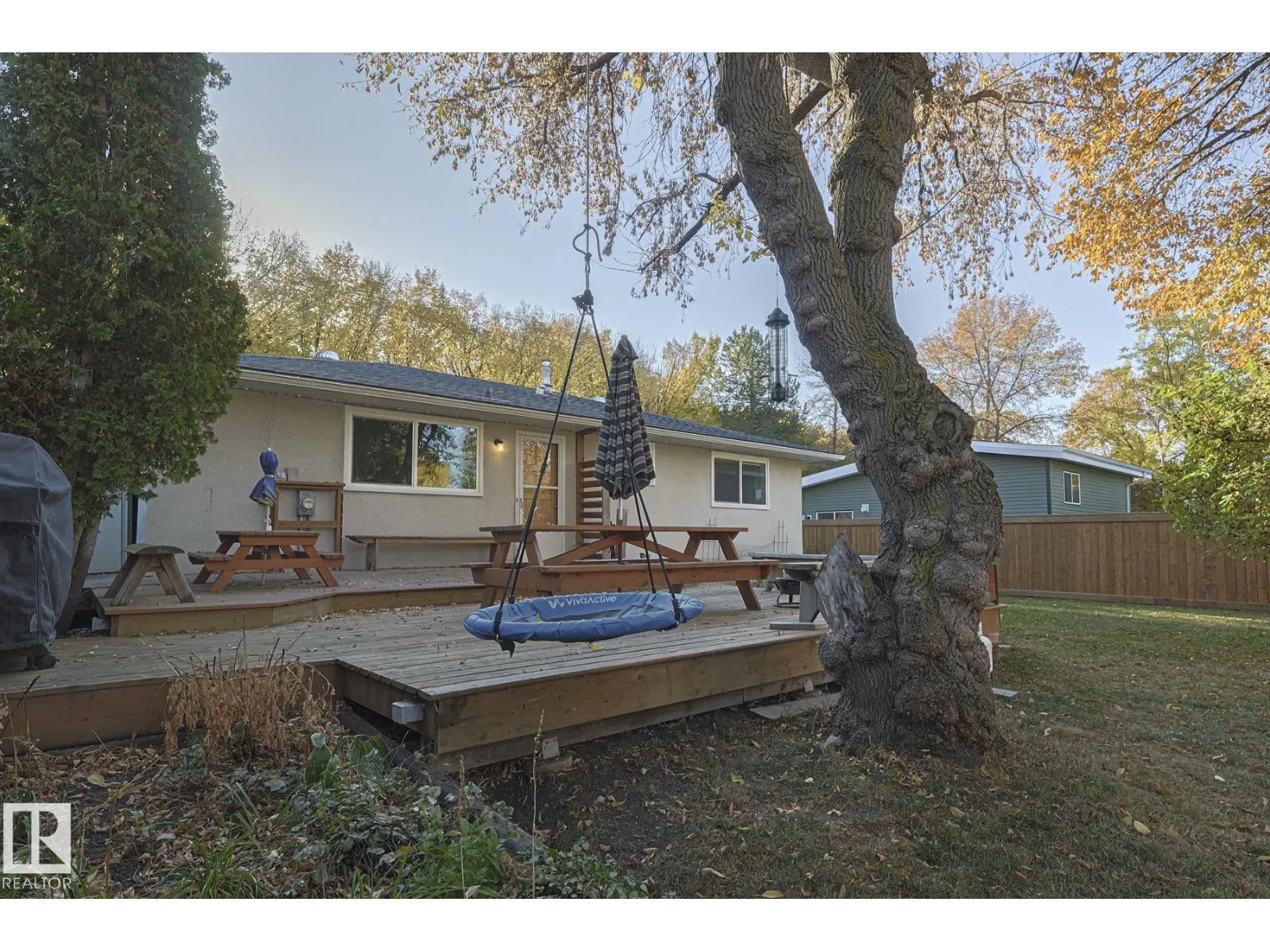 106 FOREST DR