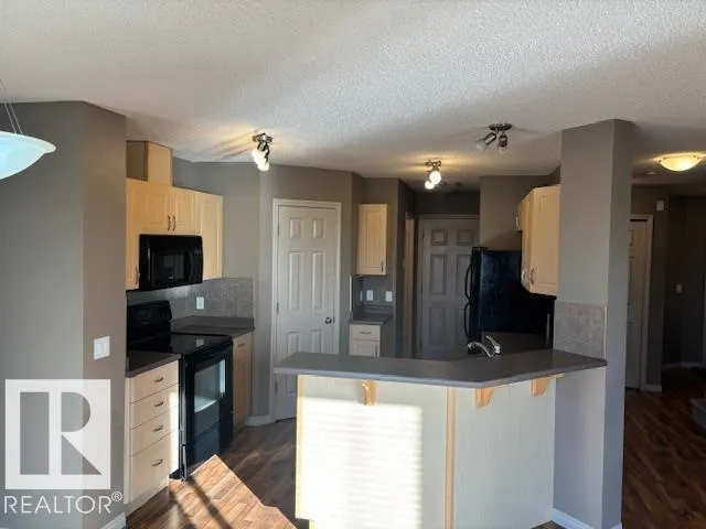 #33 1128 156 ST NW