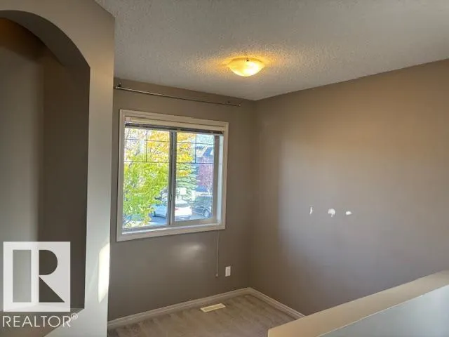 #33 1128 156 ST NW