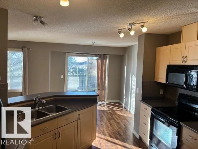 #33 1128 156 ST NW