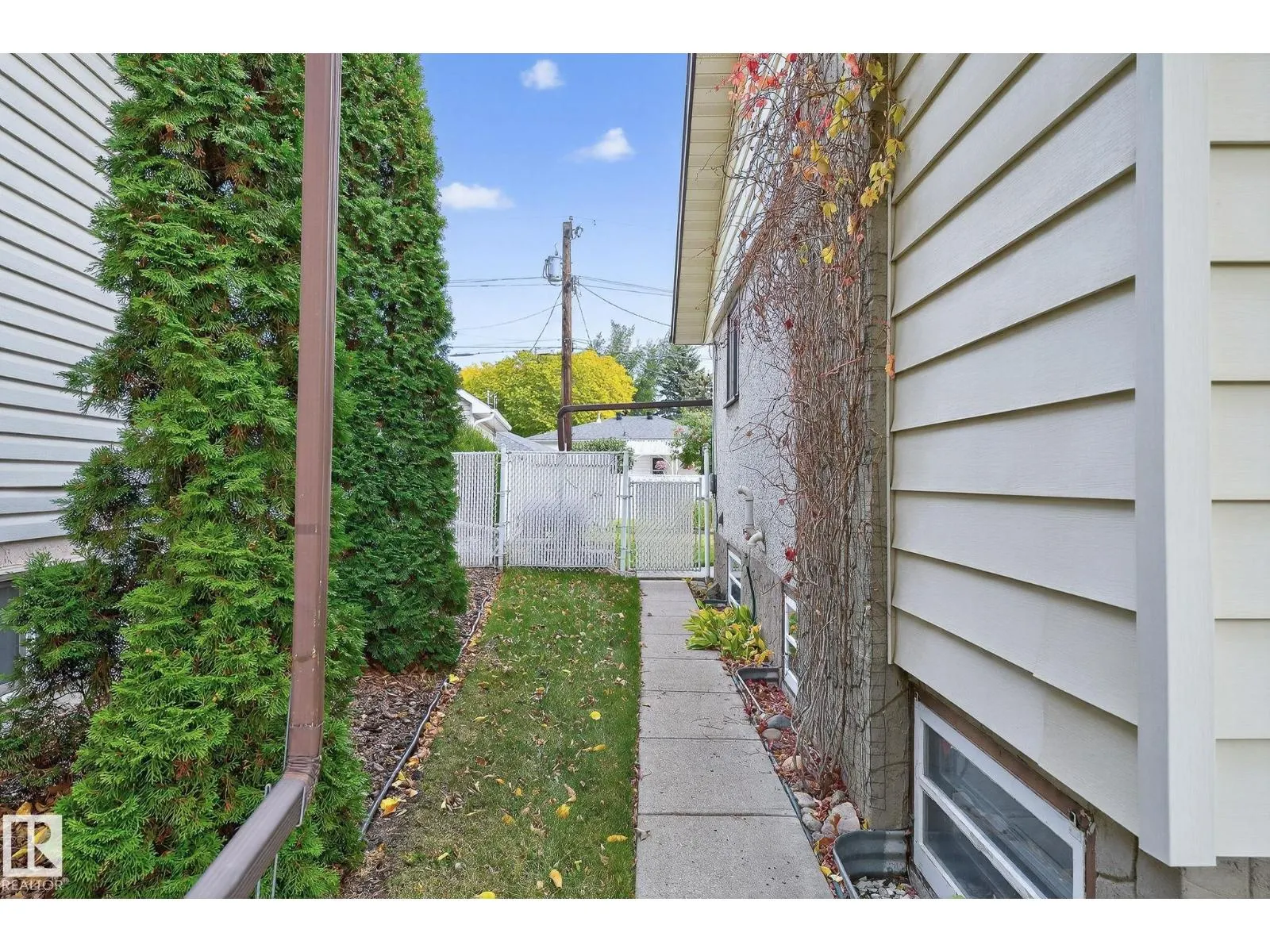 7708 98A AV NW NW