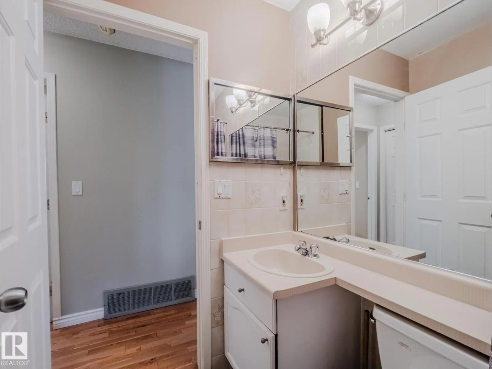 11410 46 ST NW