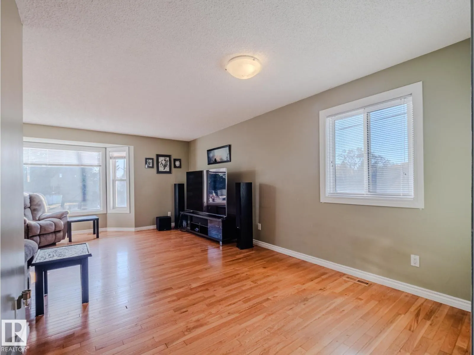 11410 46 ST NW