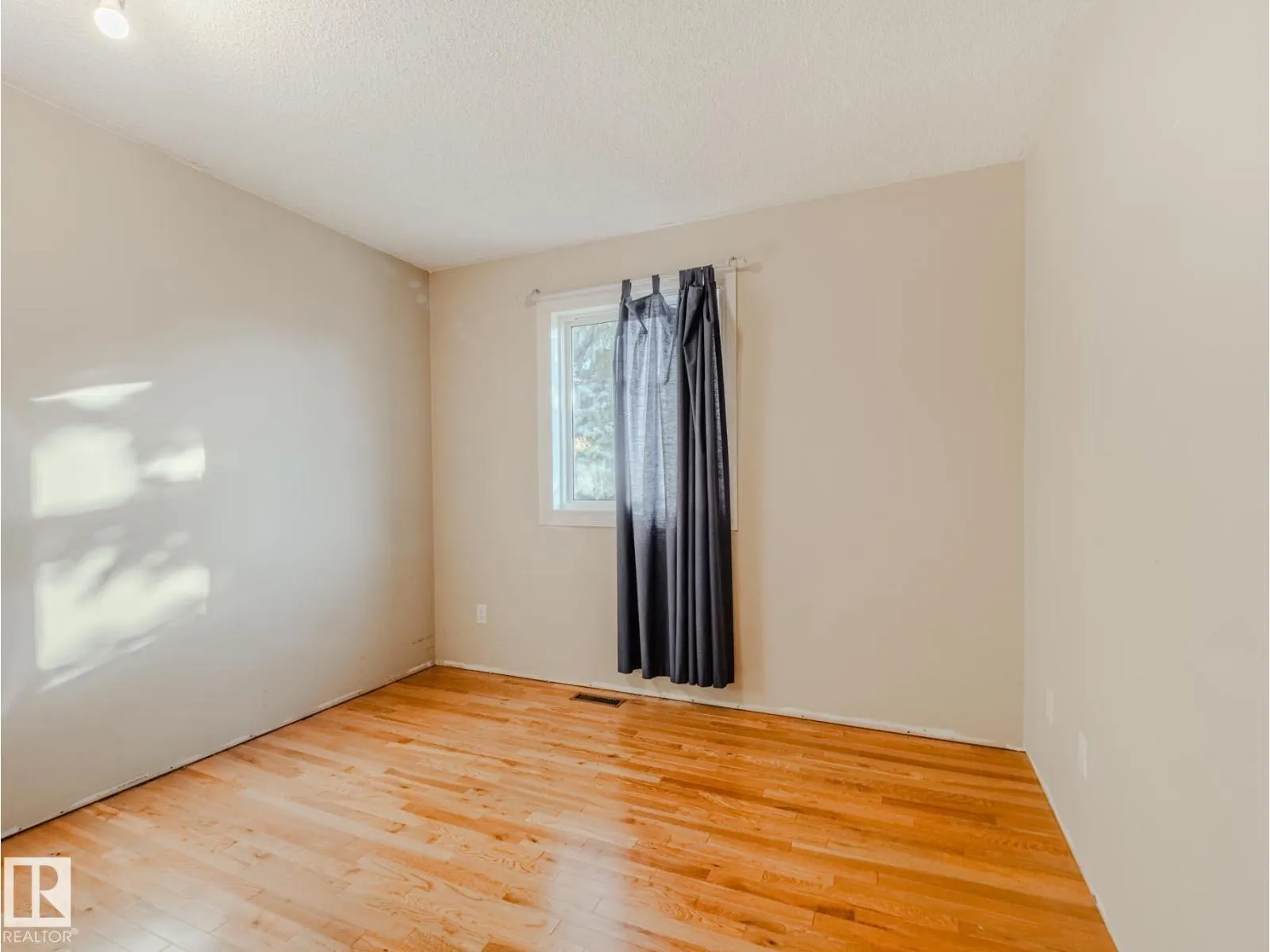 11410 46 ST NW