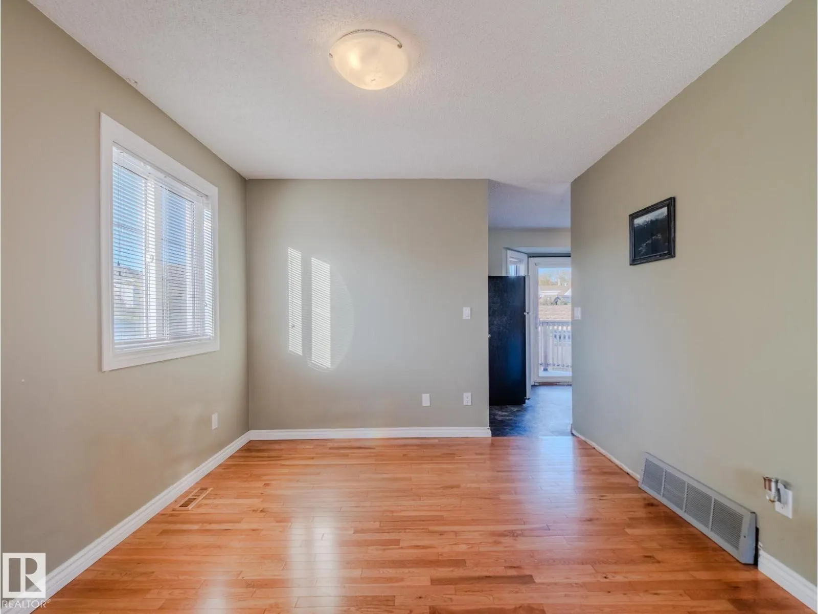 11410 46 ST NW