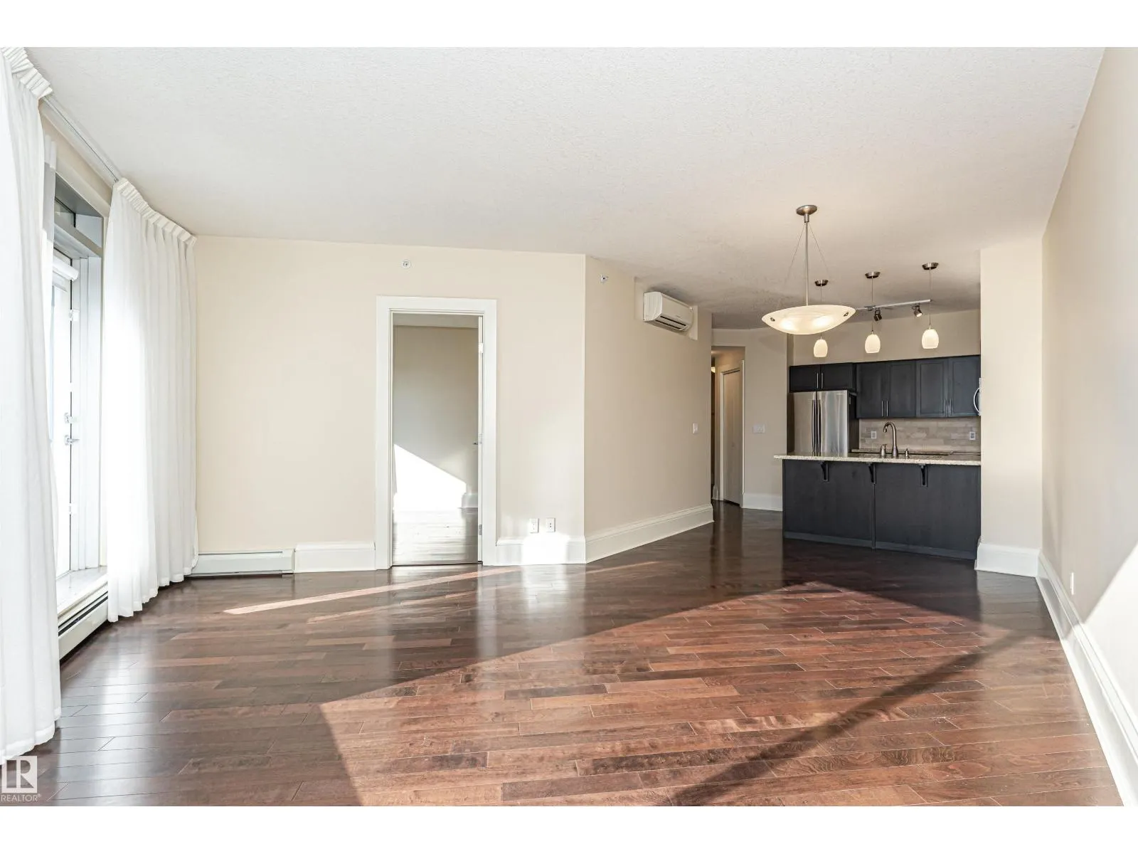 #1804 10136 104 ST NW