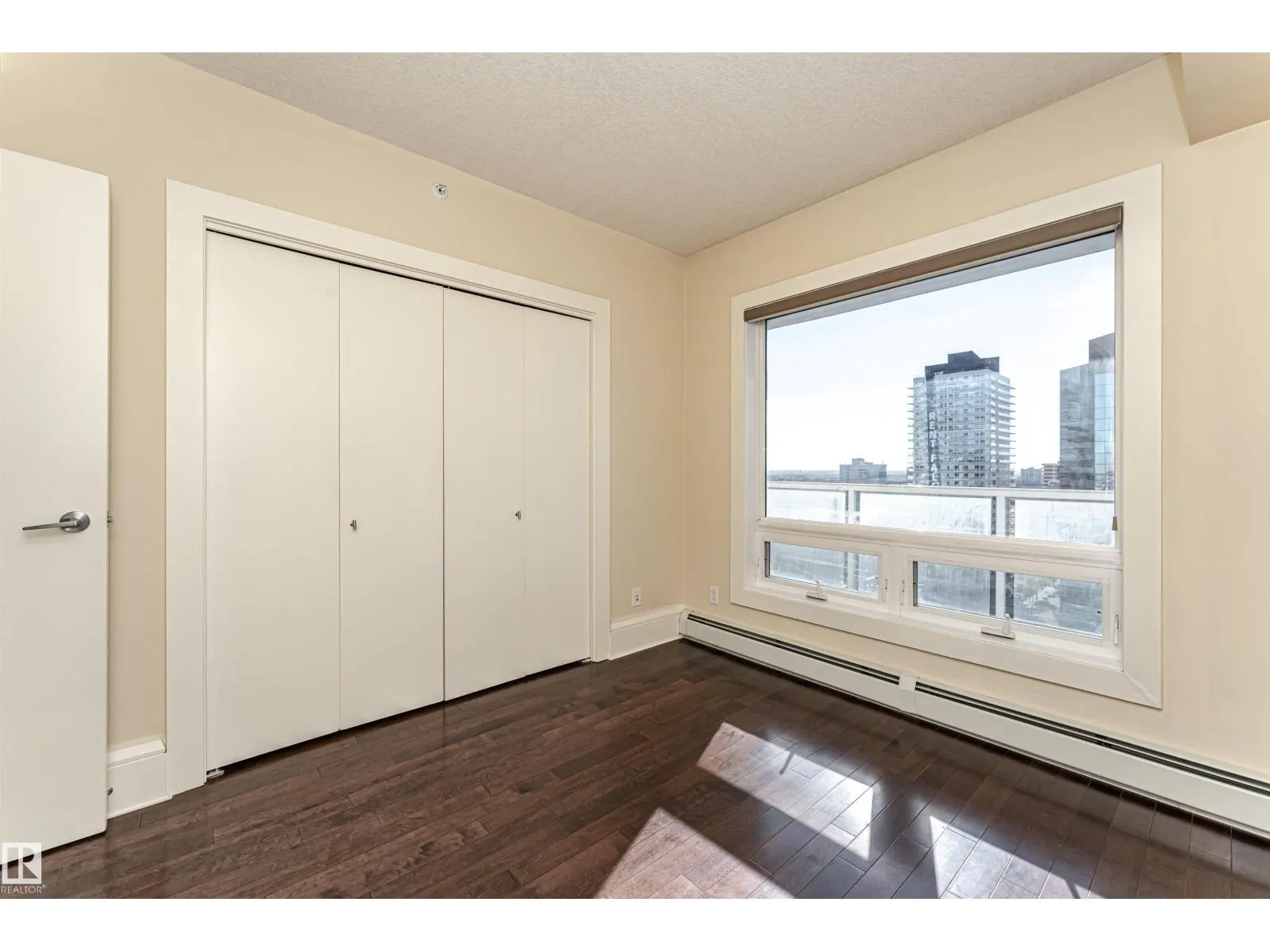 #1804 10136 104 ST NW