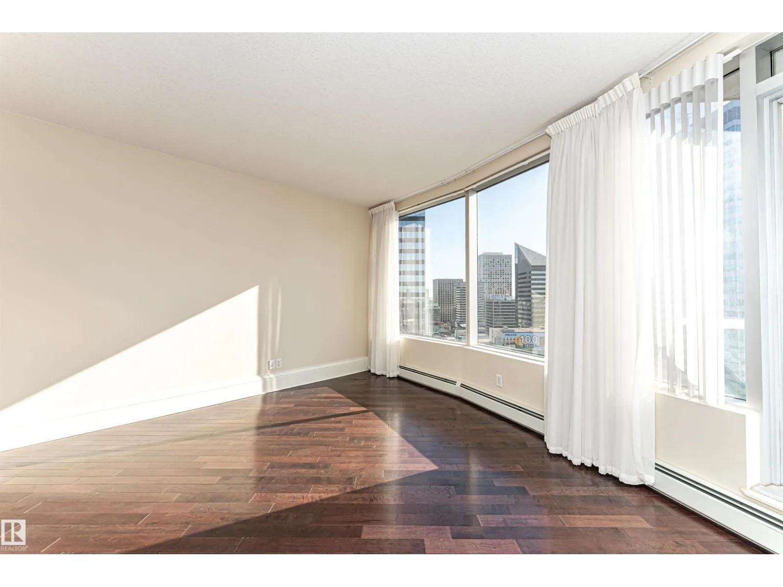 #1804 10136 104 ST NW