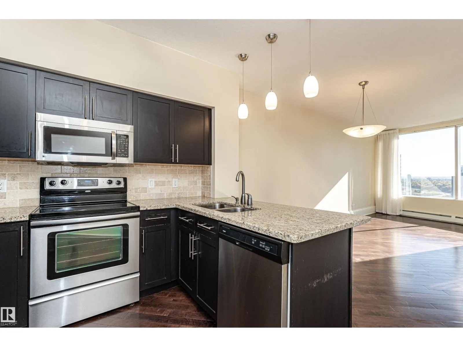 #1804 10136 104 ST NW