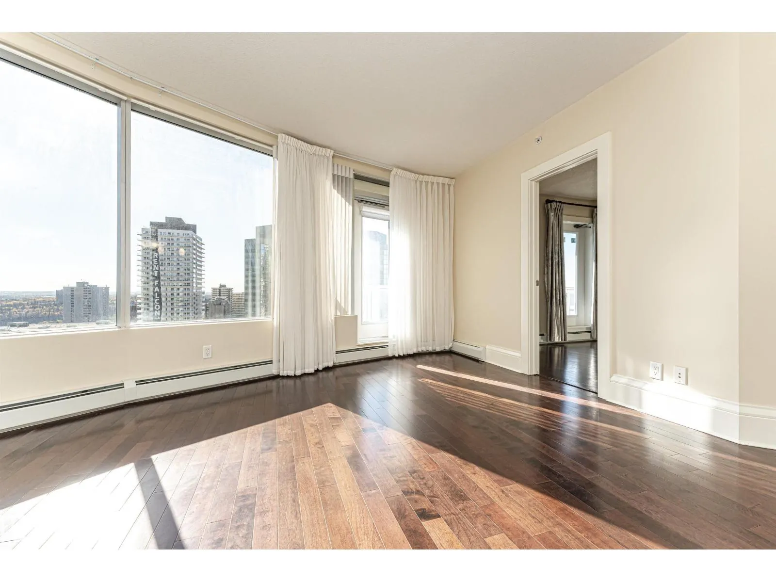 #1804 10136 104 ST NW