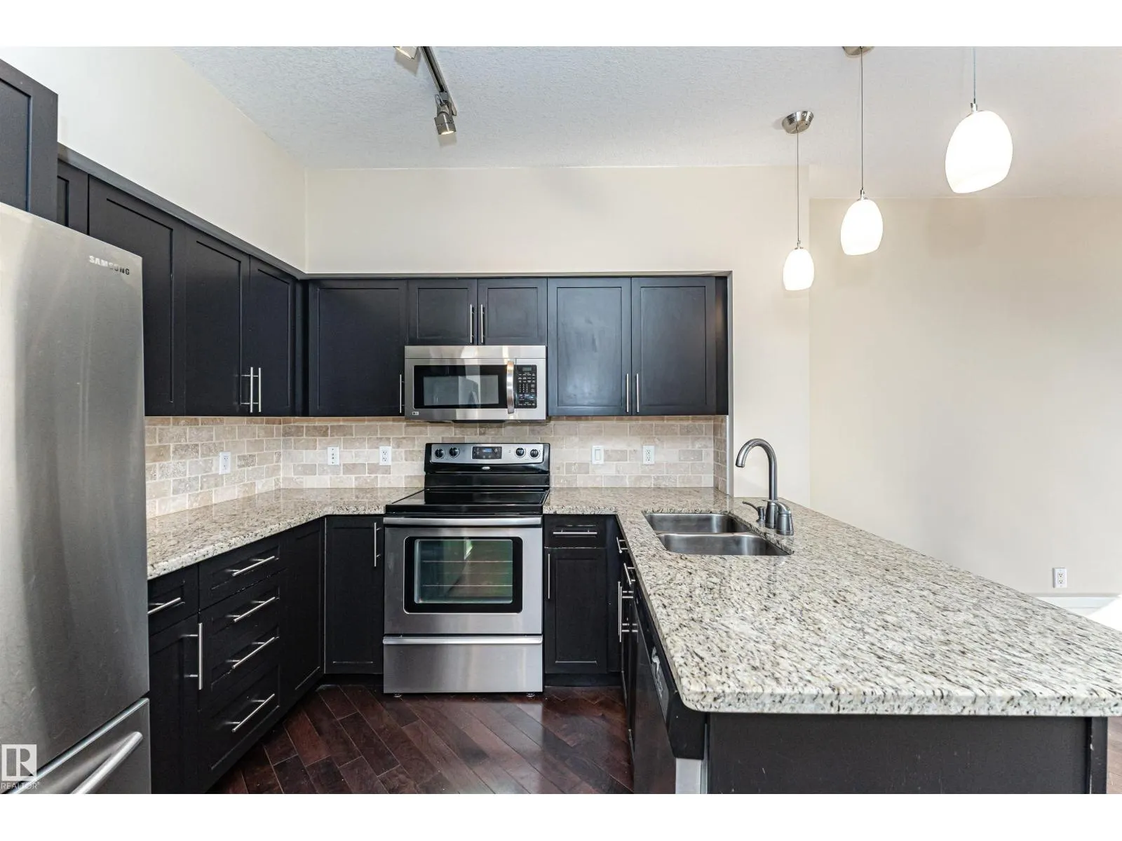 #1804 10136 104 ST NW