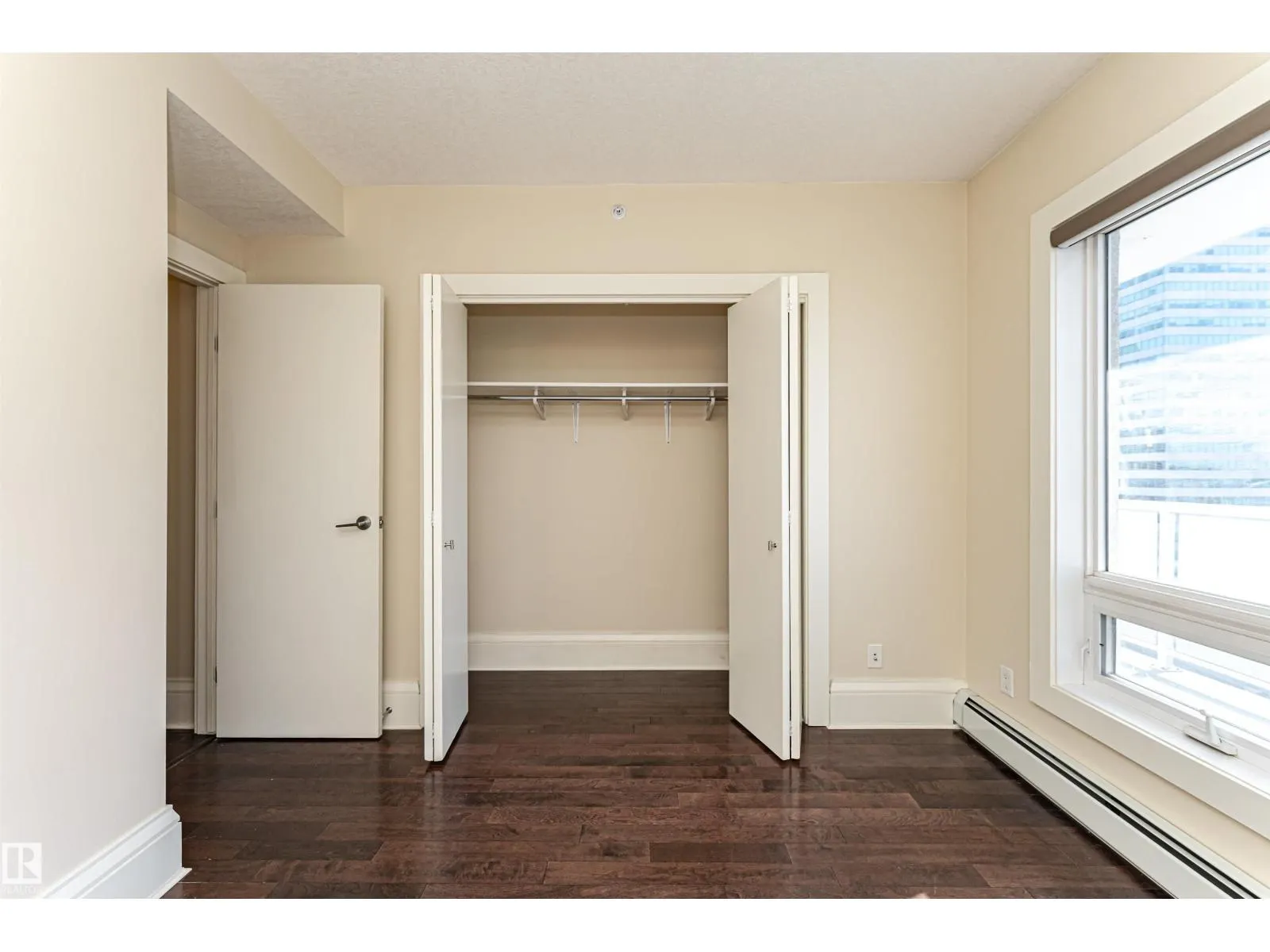 #1804 10136 104 ST NW