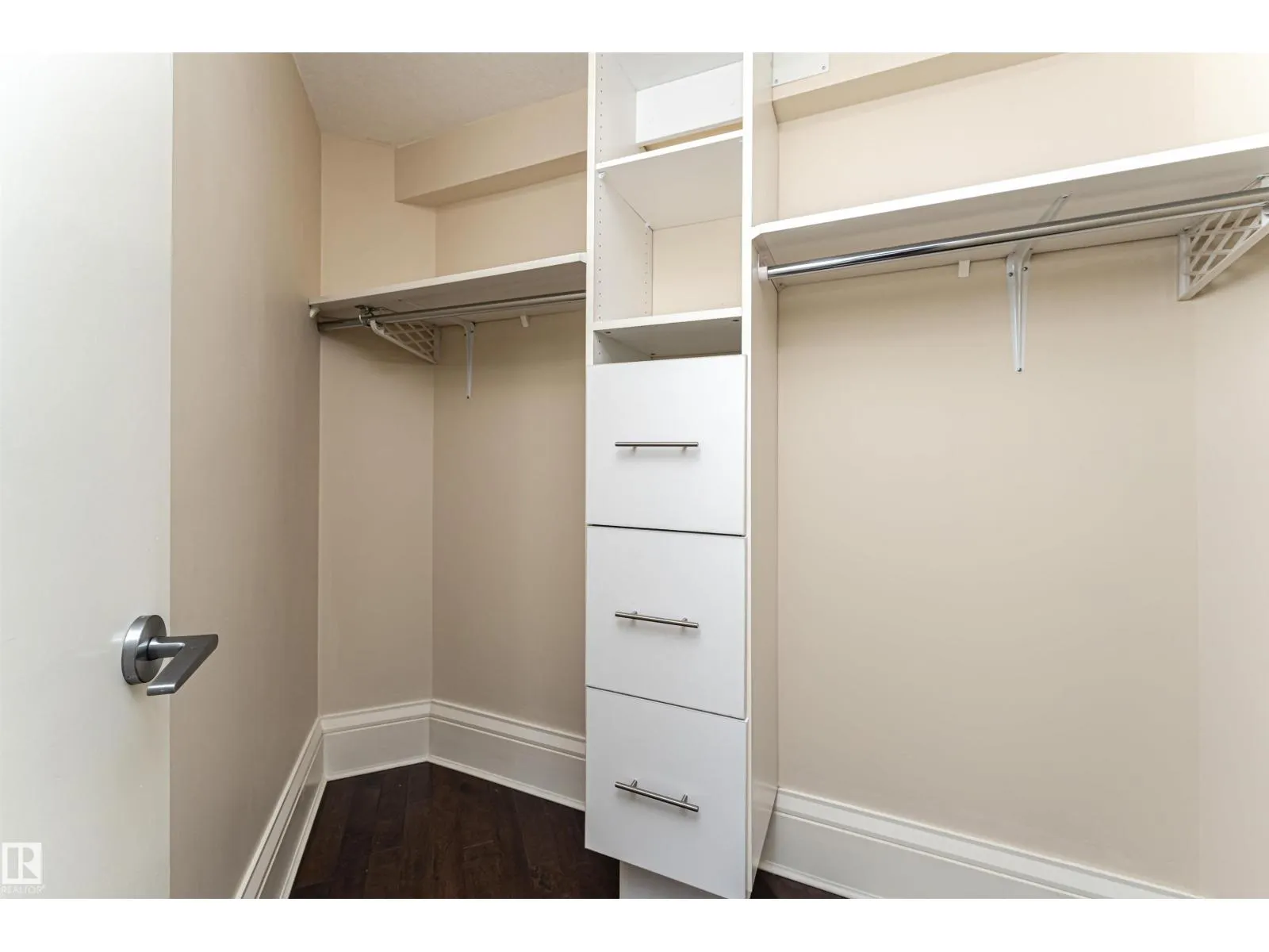 #1804 10136 104 ST NW