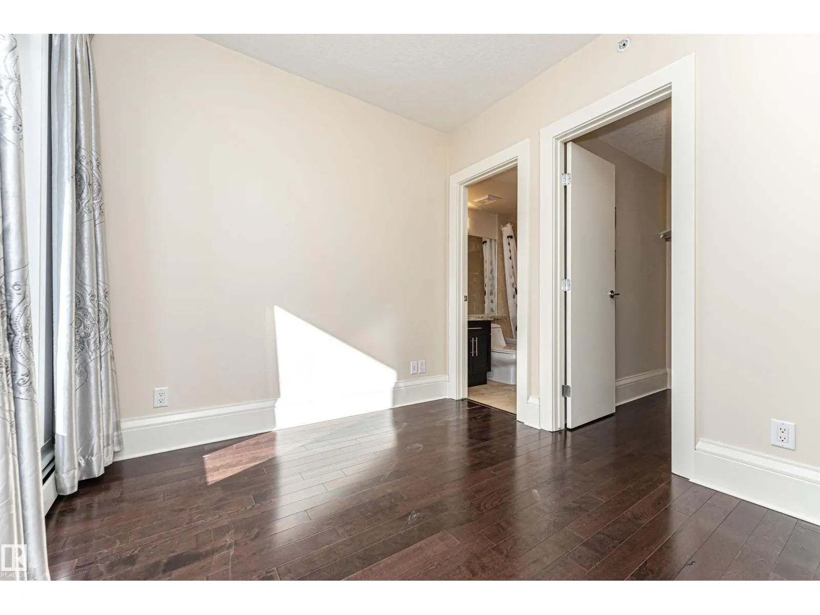 #1804 10136 104 ST NW
