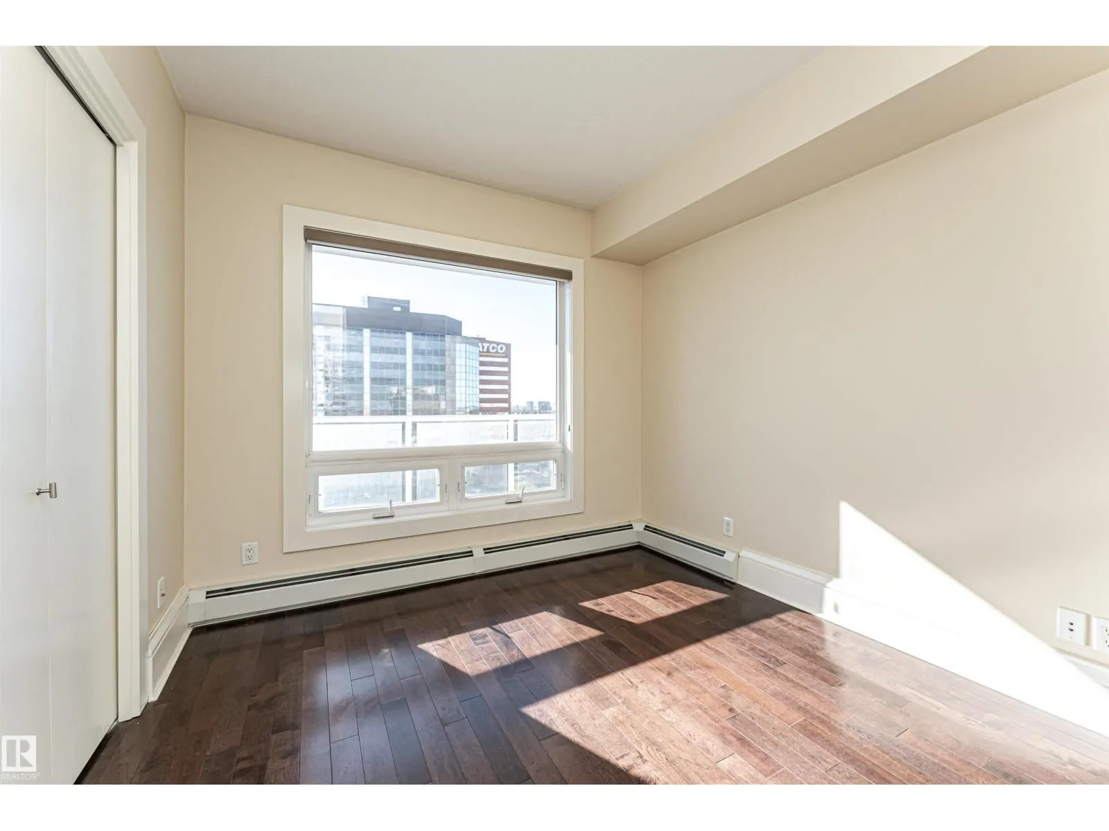 #1804 10136 104 ST NW