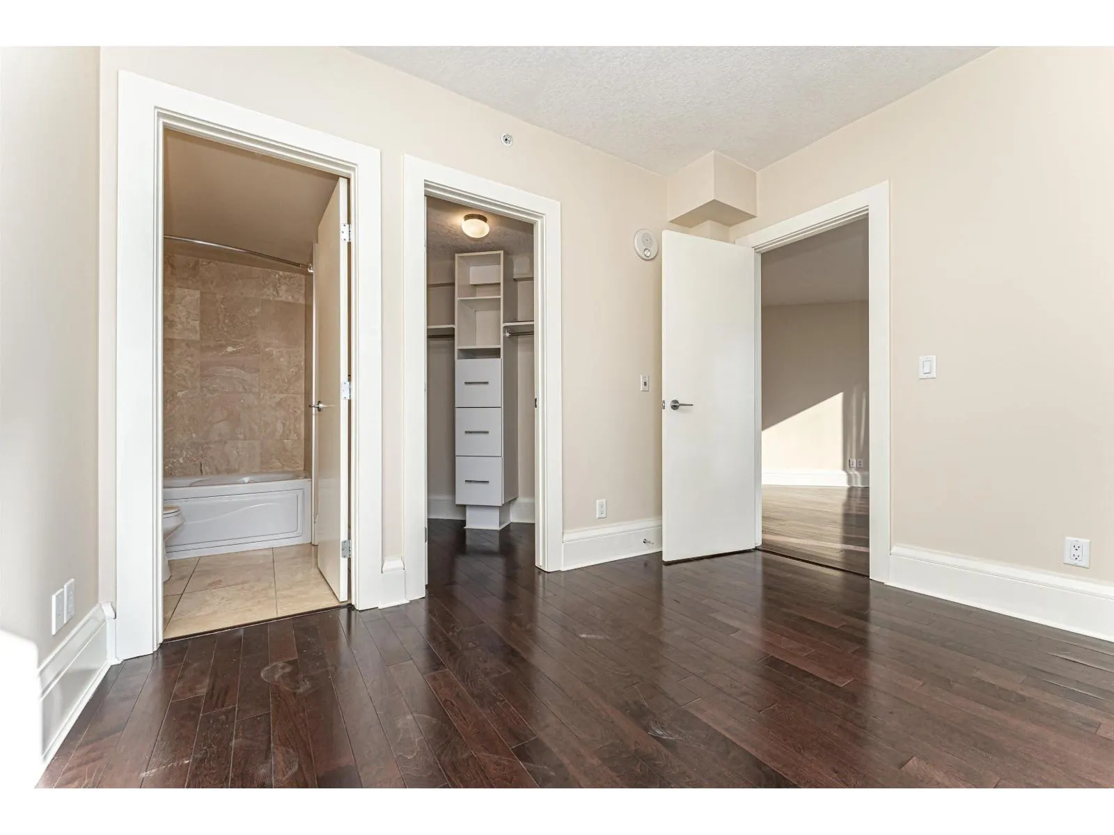 #1804 10136 104 ST NW