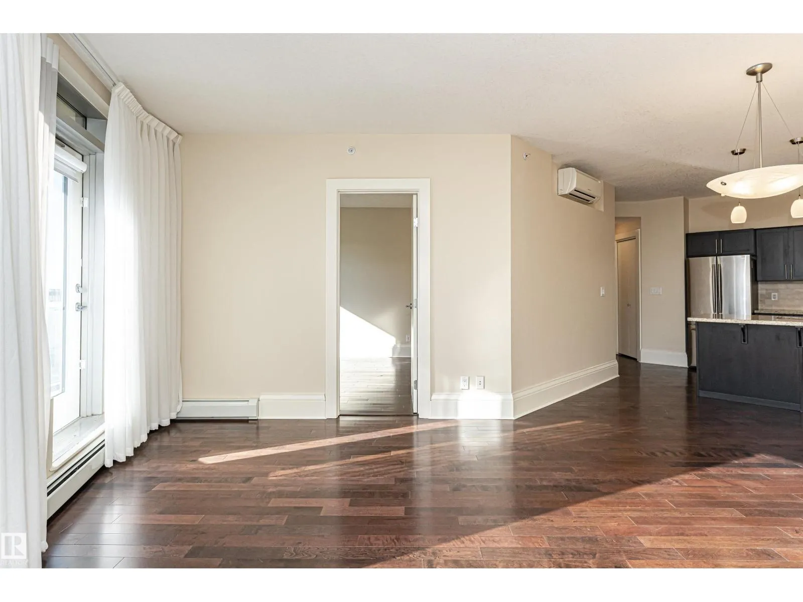 #1804 10136 104 ST NW