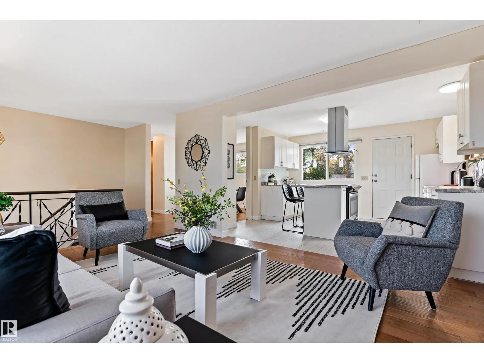 7203 93 AV NW