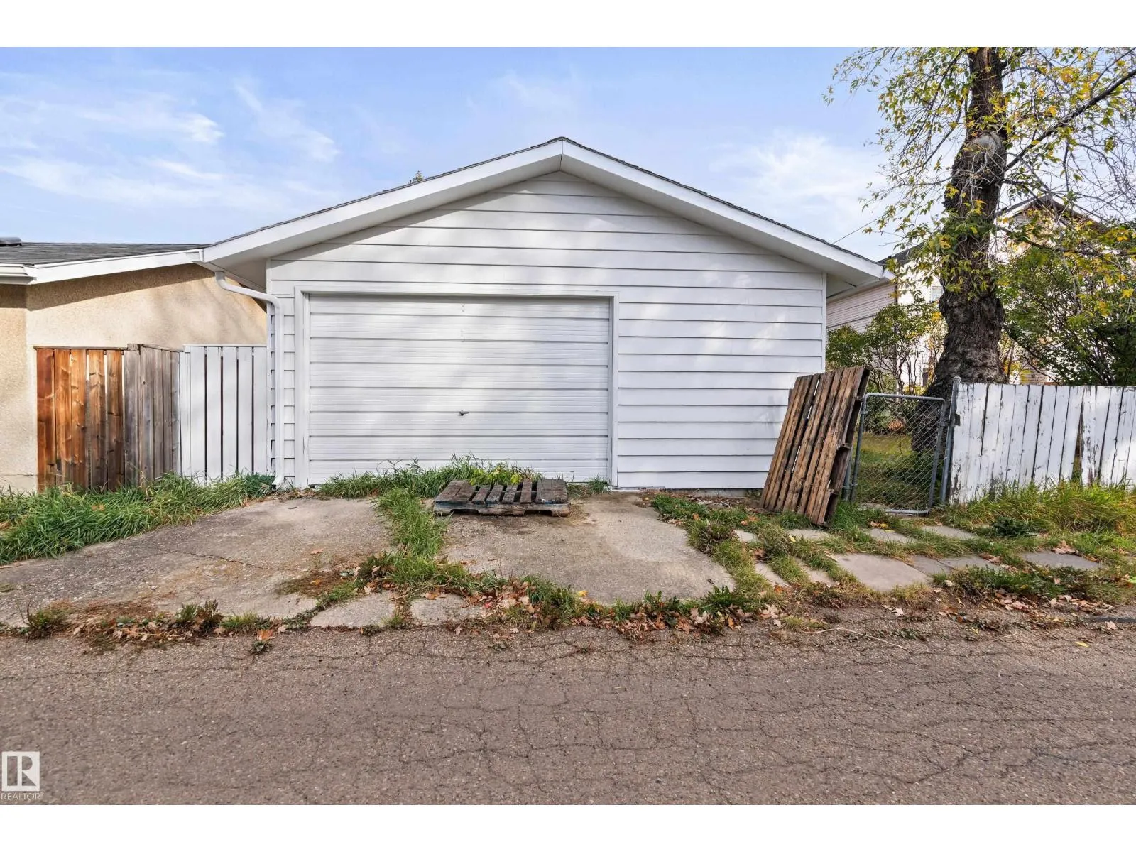 7203 93 AV NW