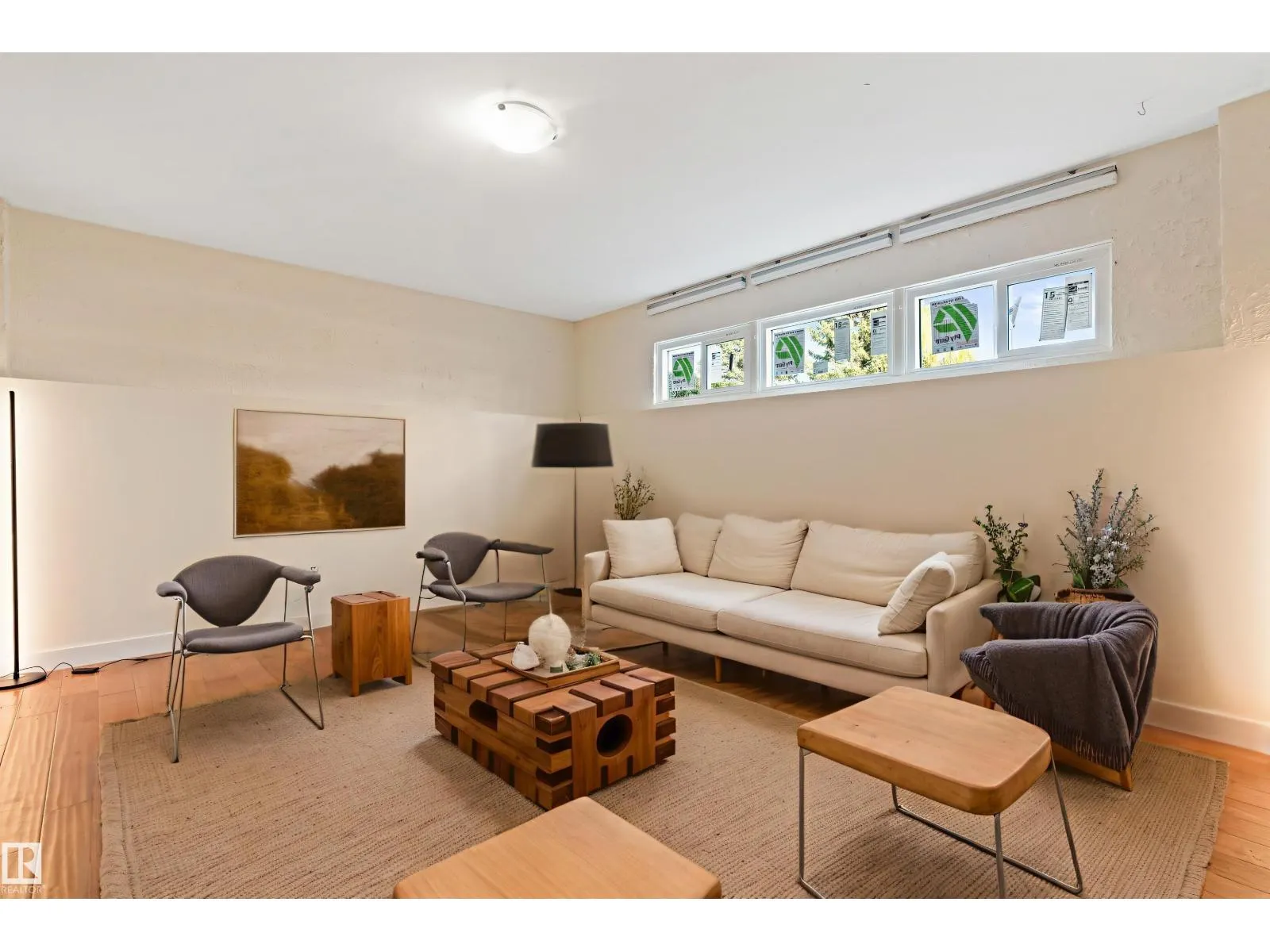 7203 93 AV NW