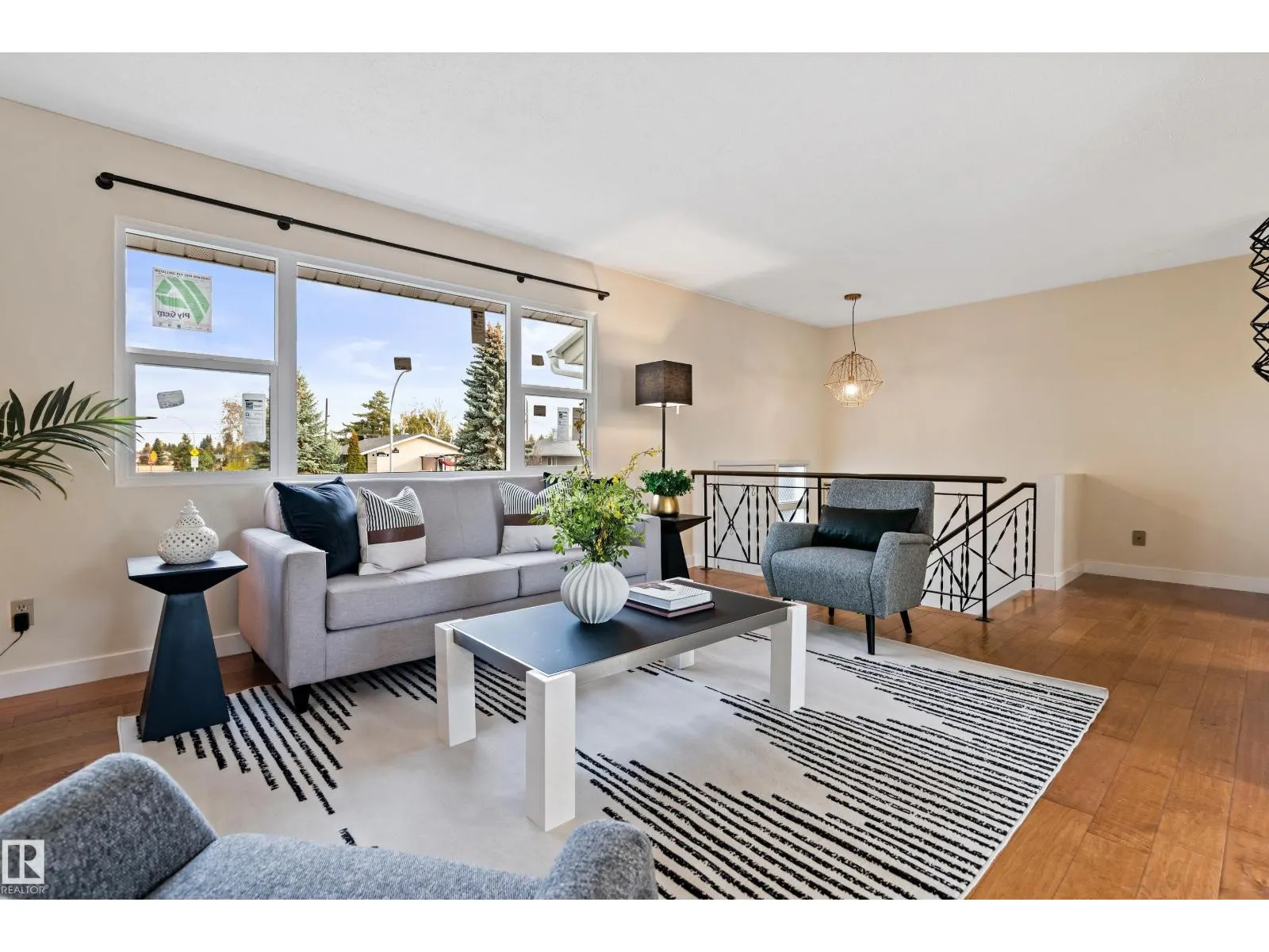 7203 93 AV NW