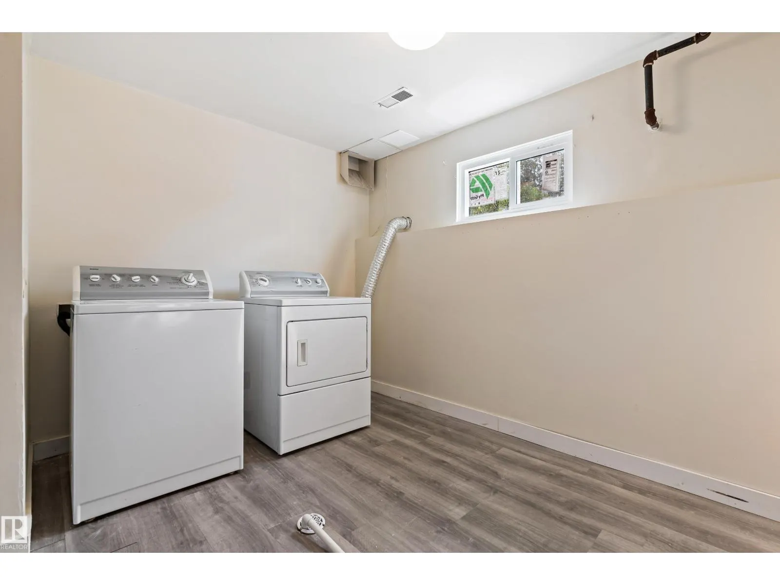 7203 93 AV NW