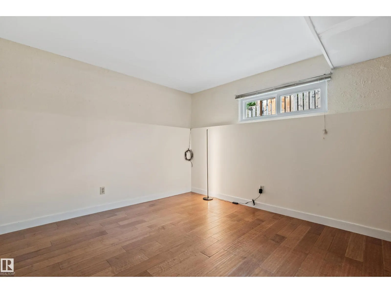 7203 93 AV NW