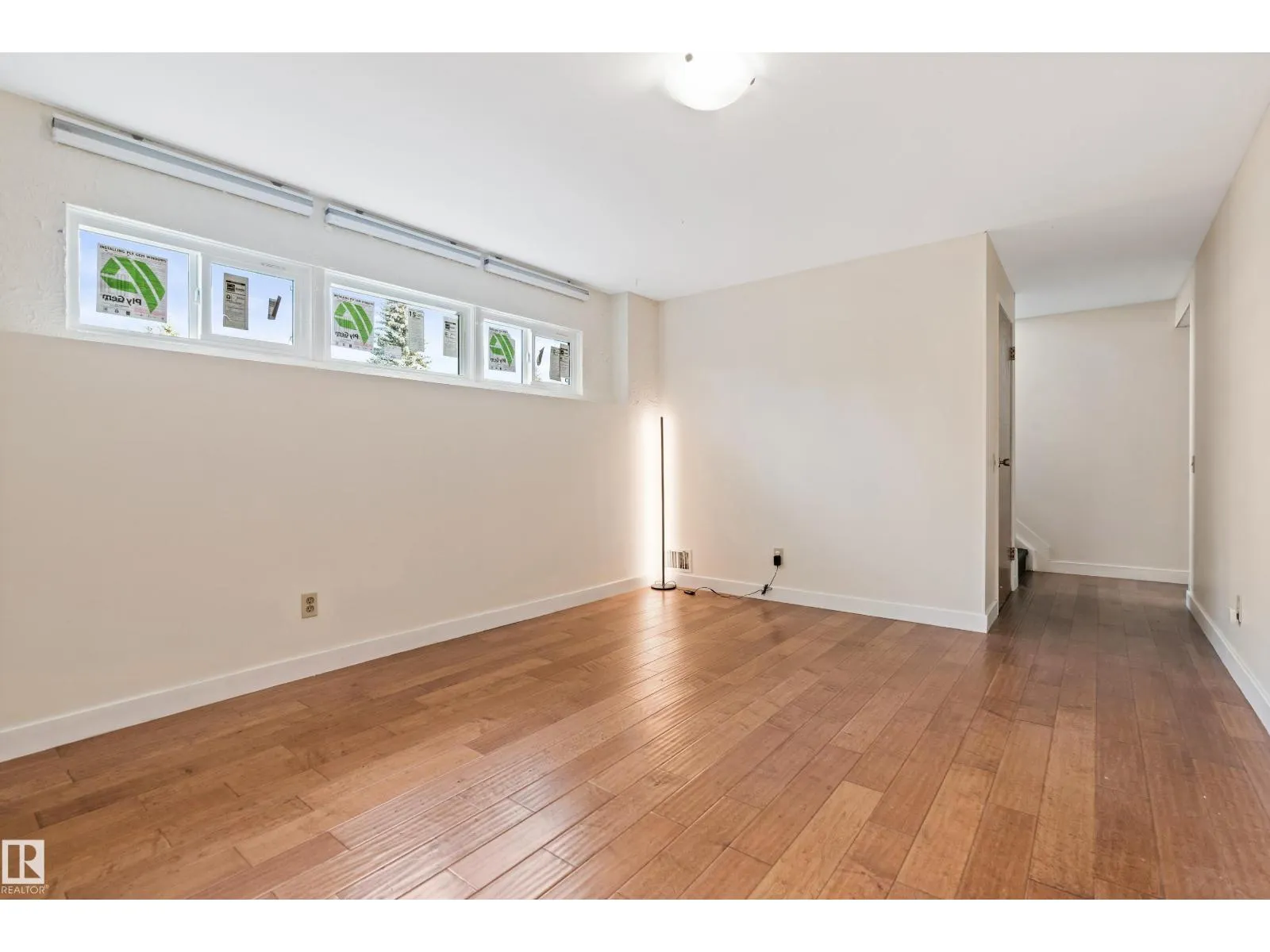7203 93 AV NW