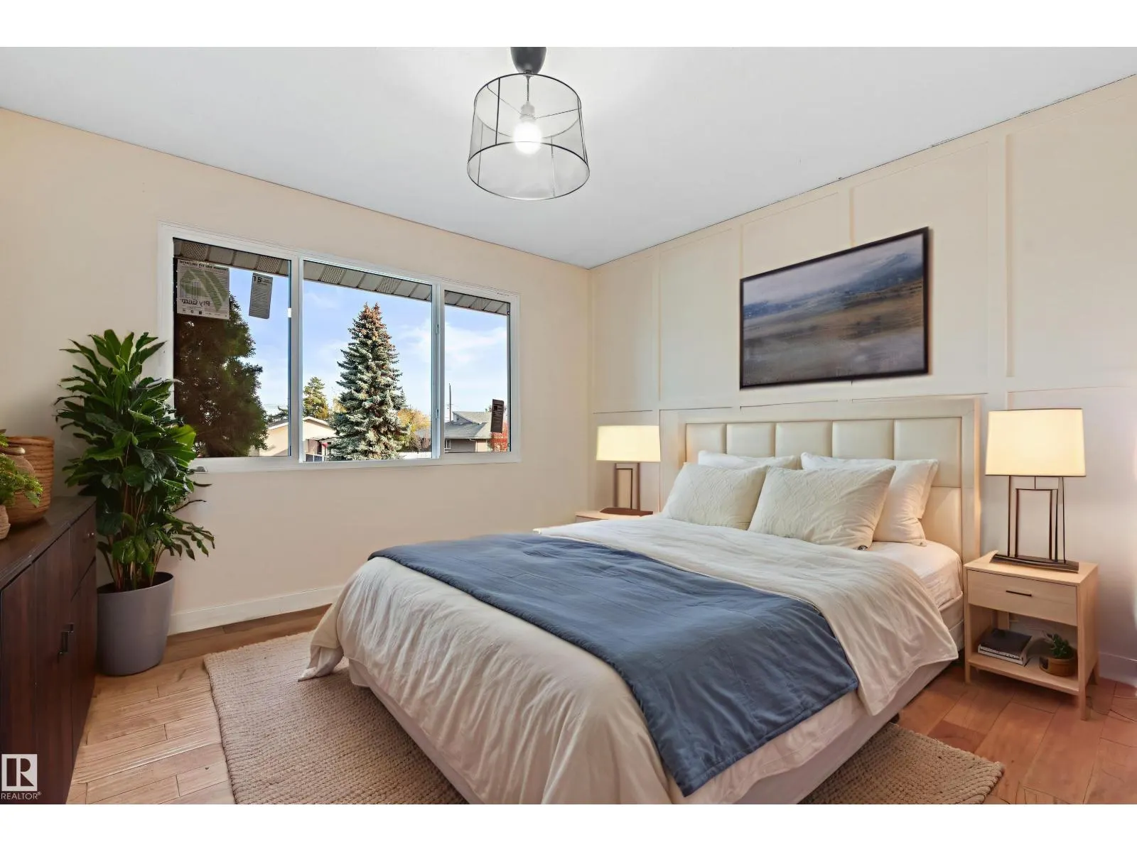 7203 93 AV NW