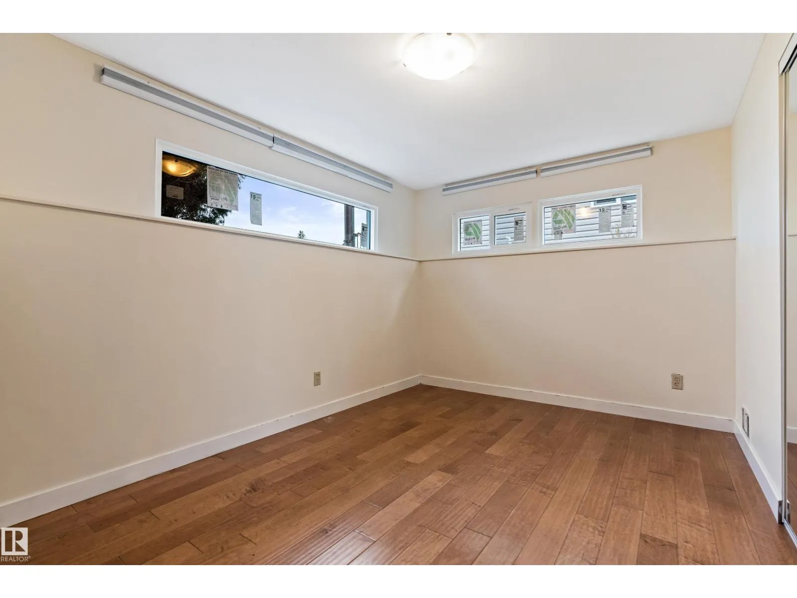 7203 93 AV NW