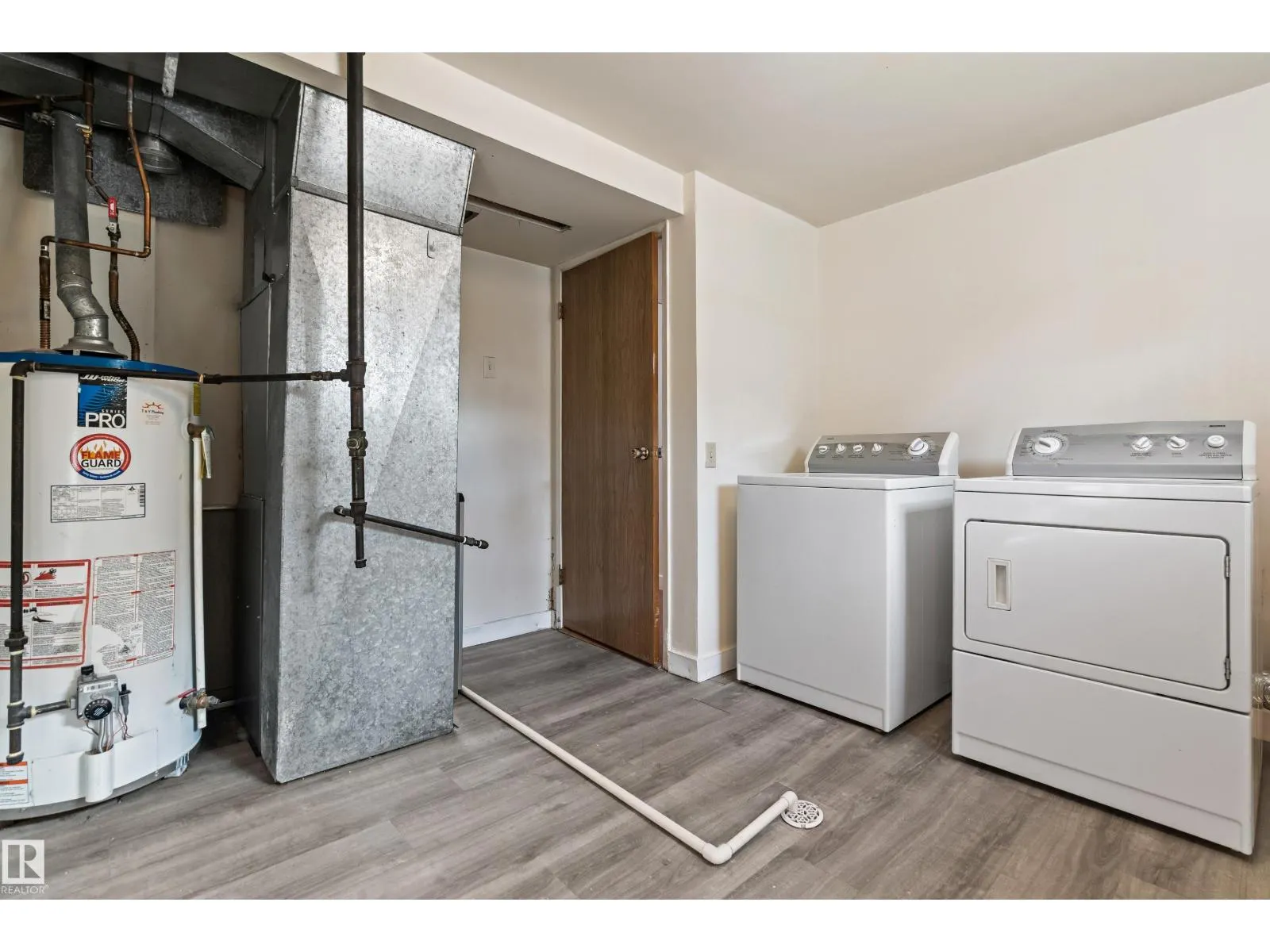 7203 93 AV NW