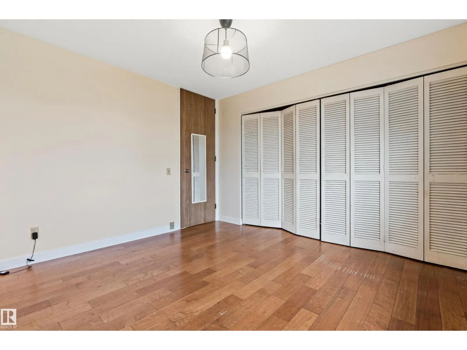 7203 93 AV NW