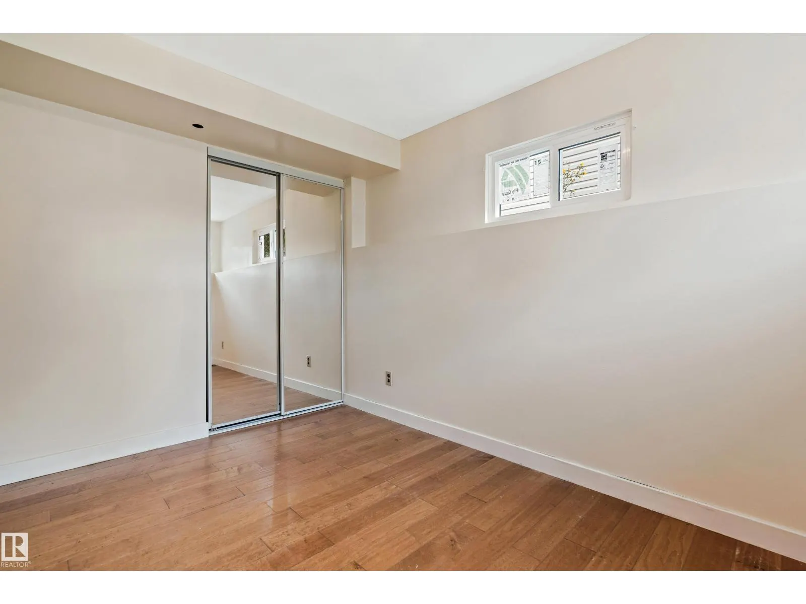 7203 93 AV NW