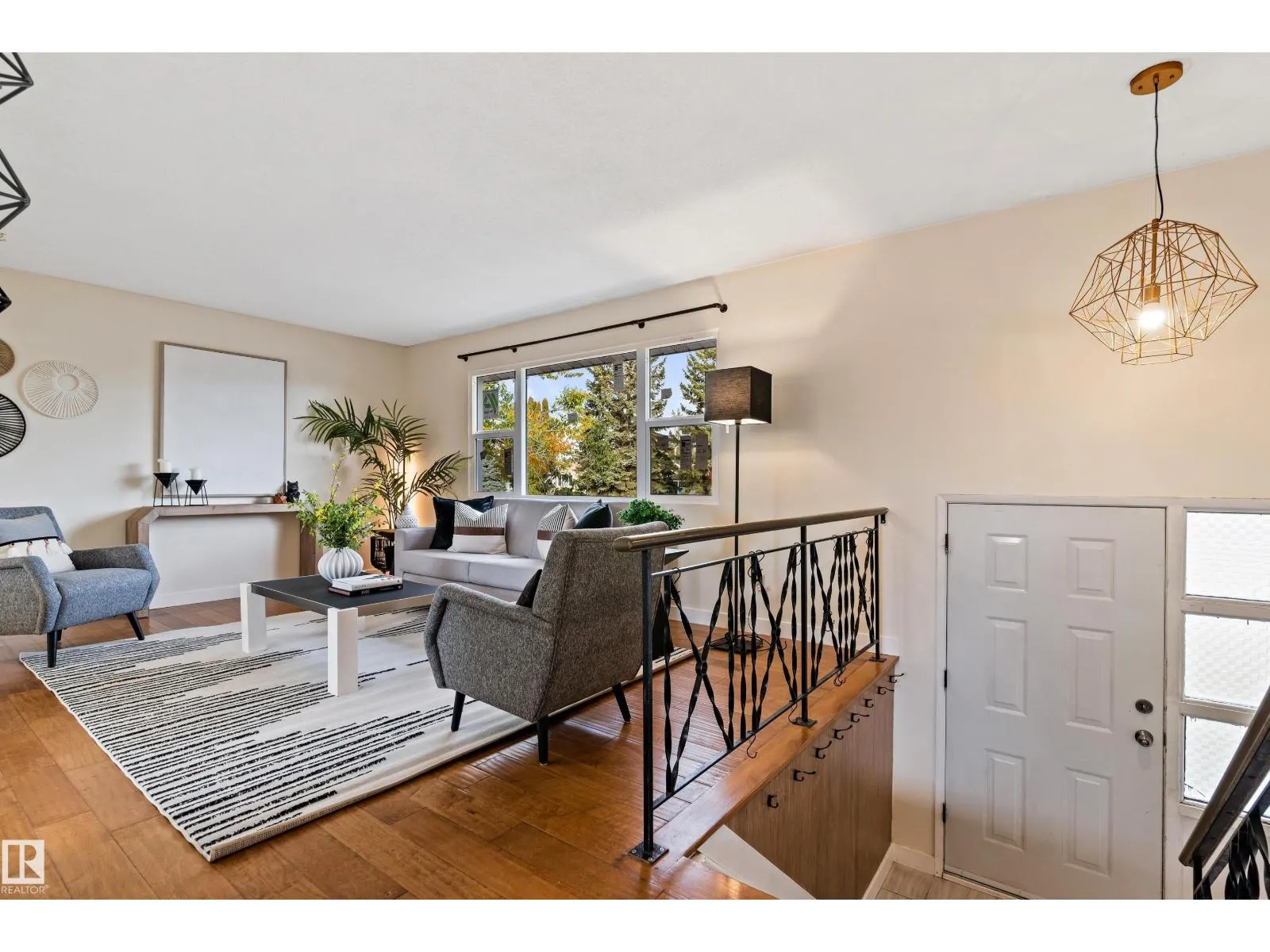 7203 93 AV NW