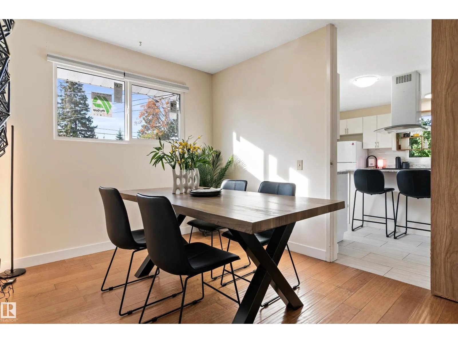 7203 93 AV NW