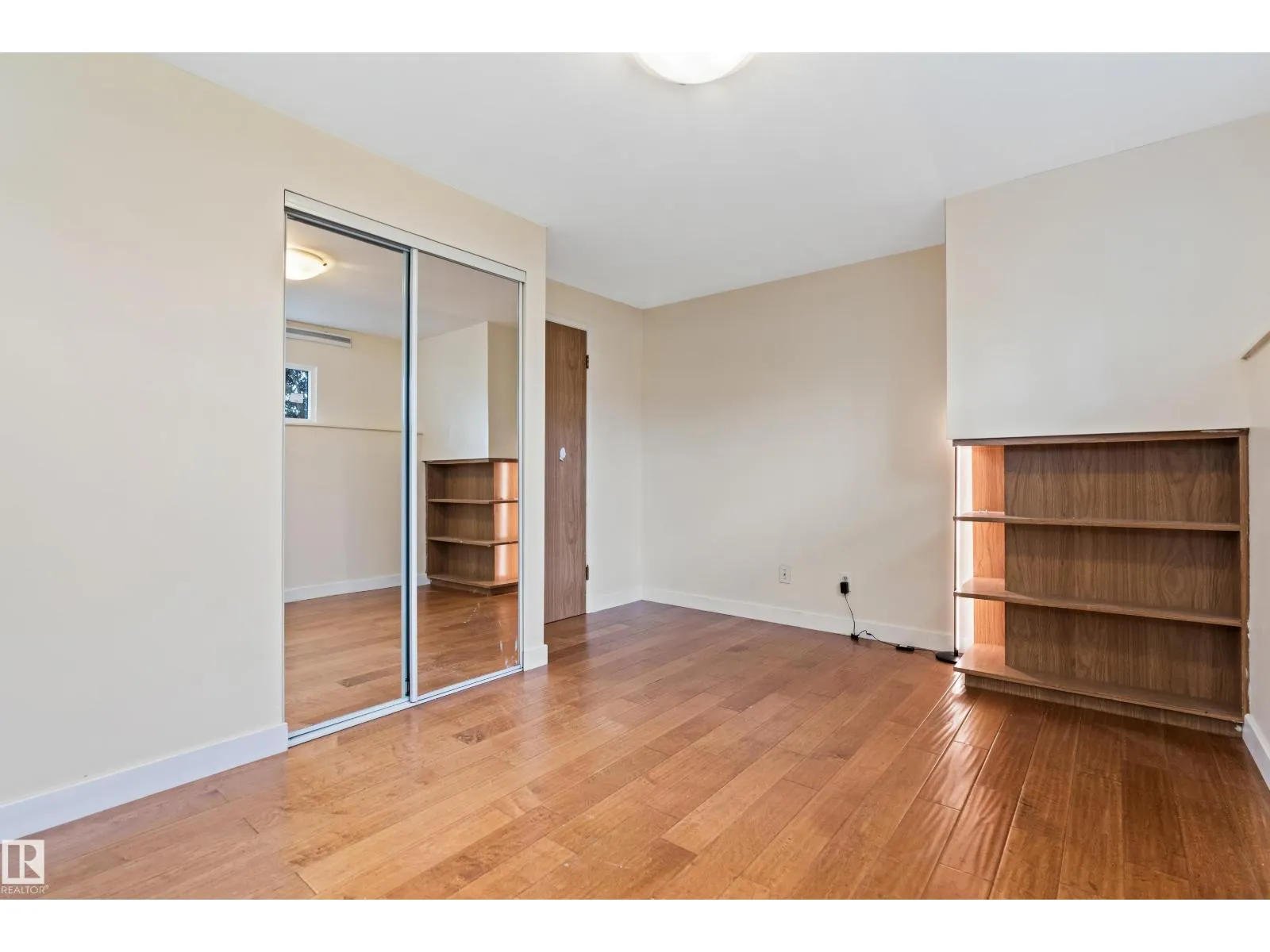 7203 93 AV NW