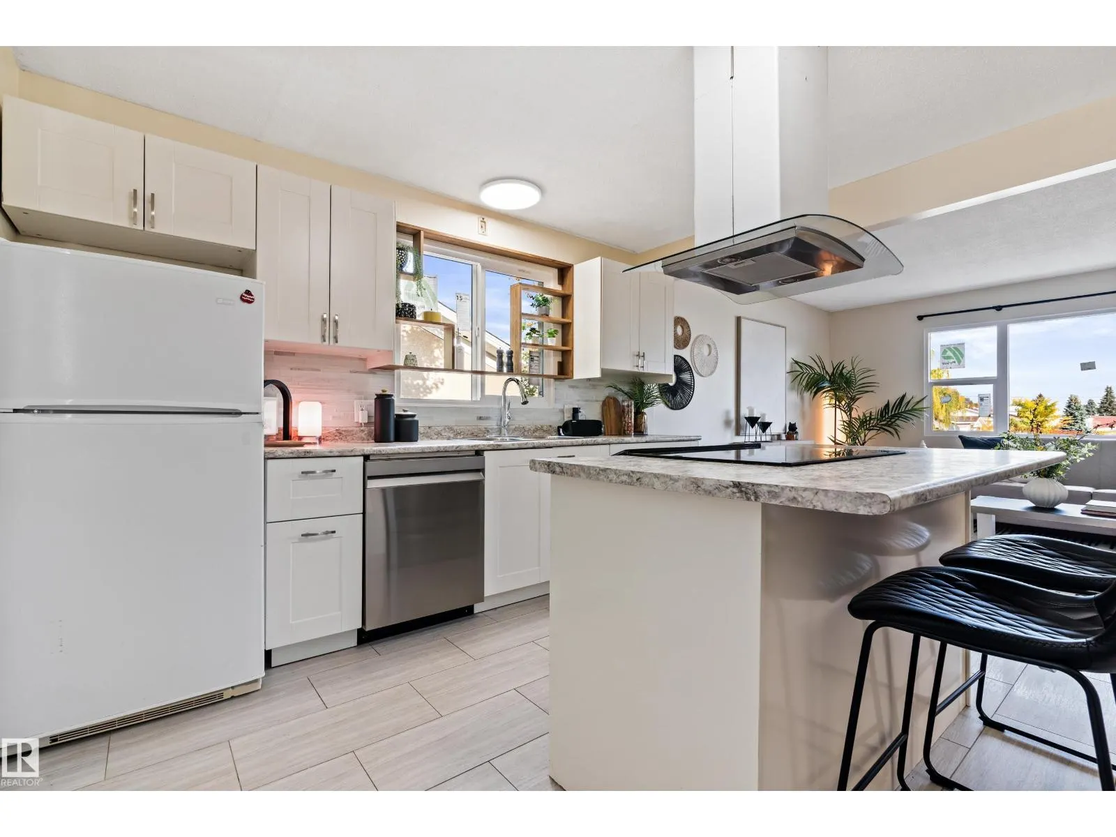 7203 93 AV NW