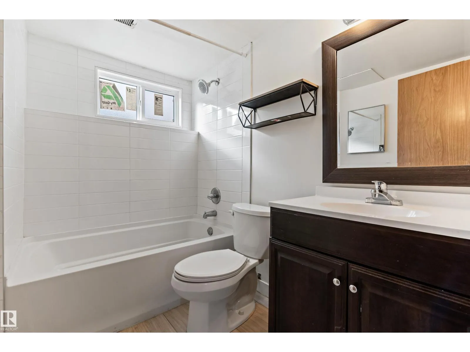 7203 93 AV NW