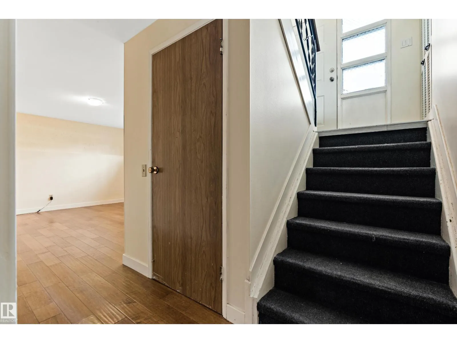 7203 93 AV NW