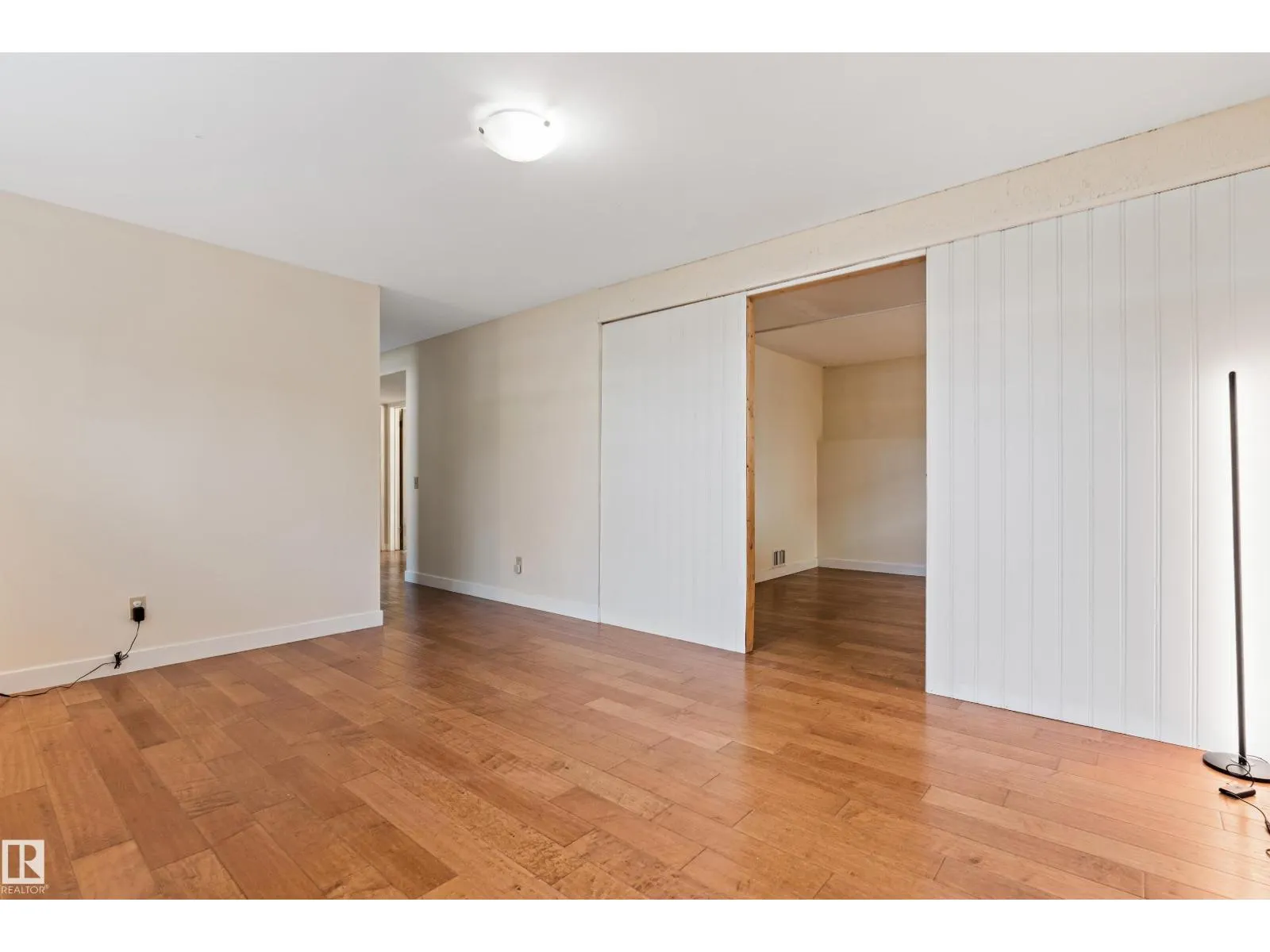 7203 93 AV NW