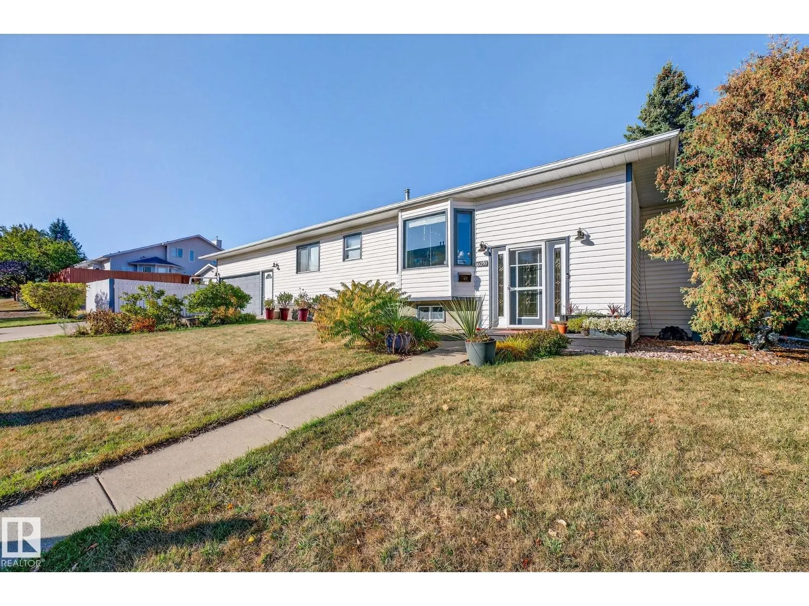 6039 40 AV NW
