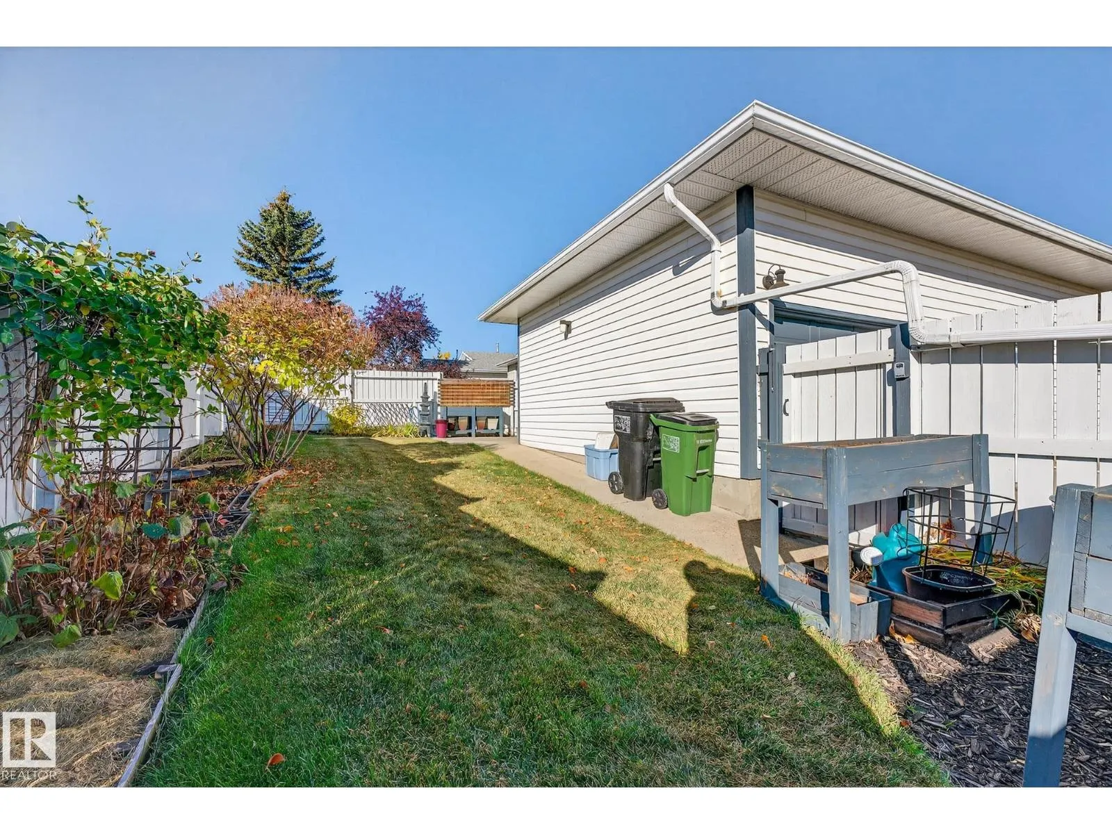 6039 40 AV NW