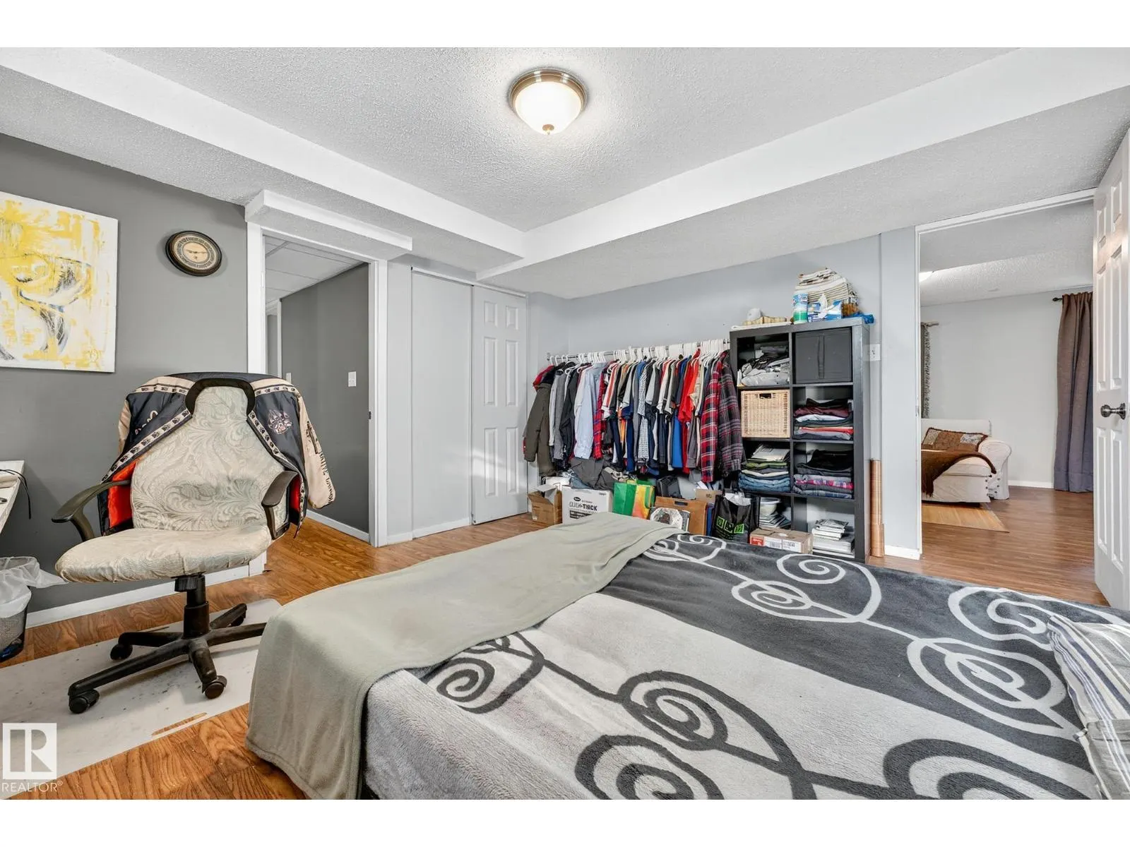 6039 40 AV NW