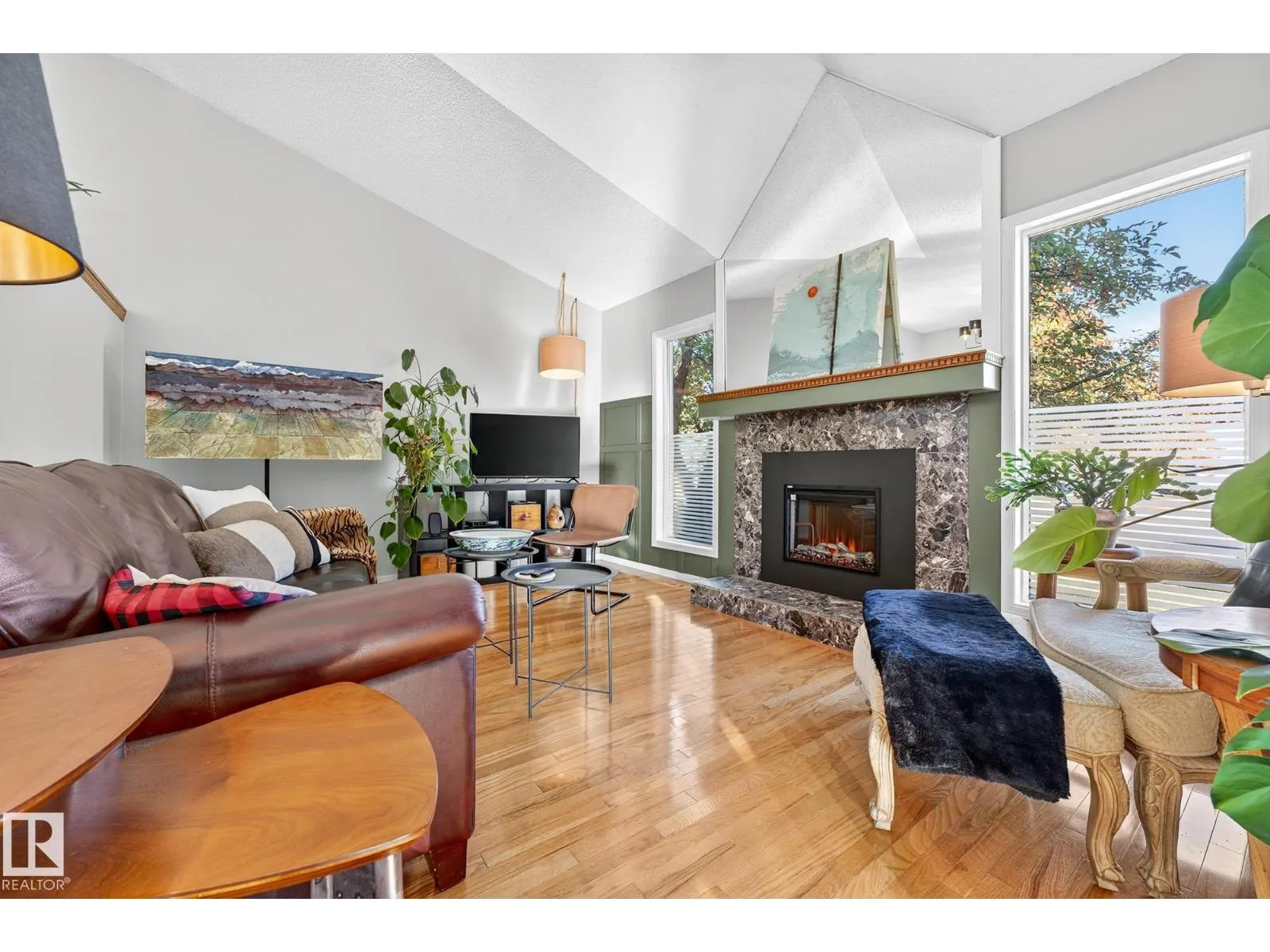 6039 40 AV NW
