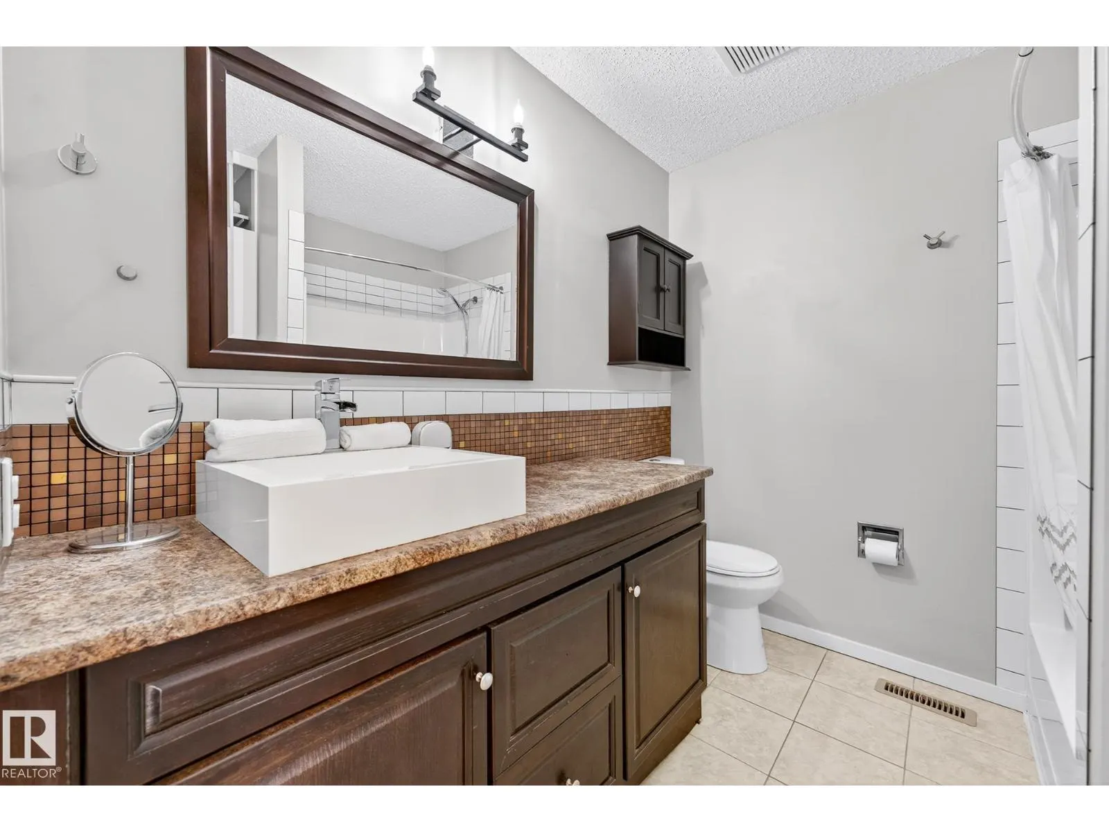 6039 40 AV NW