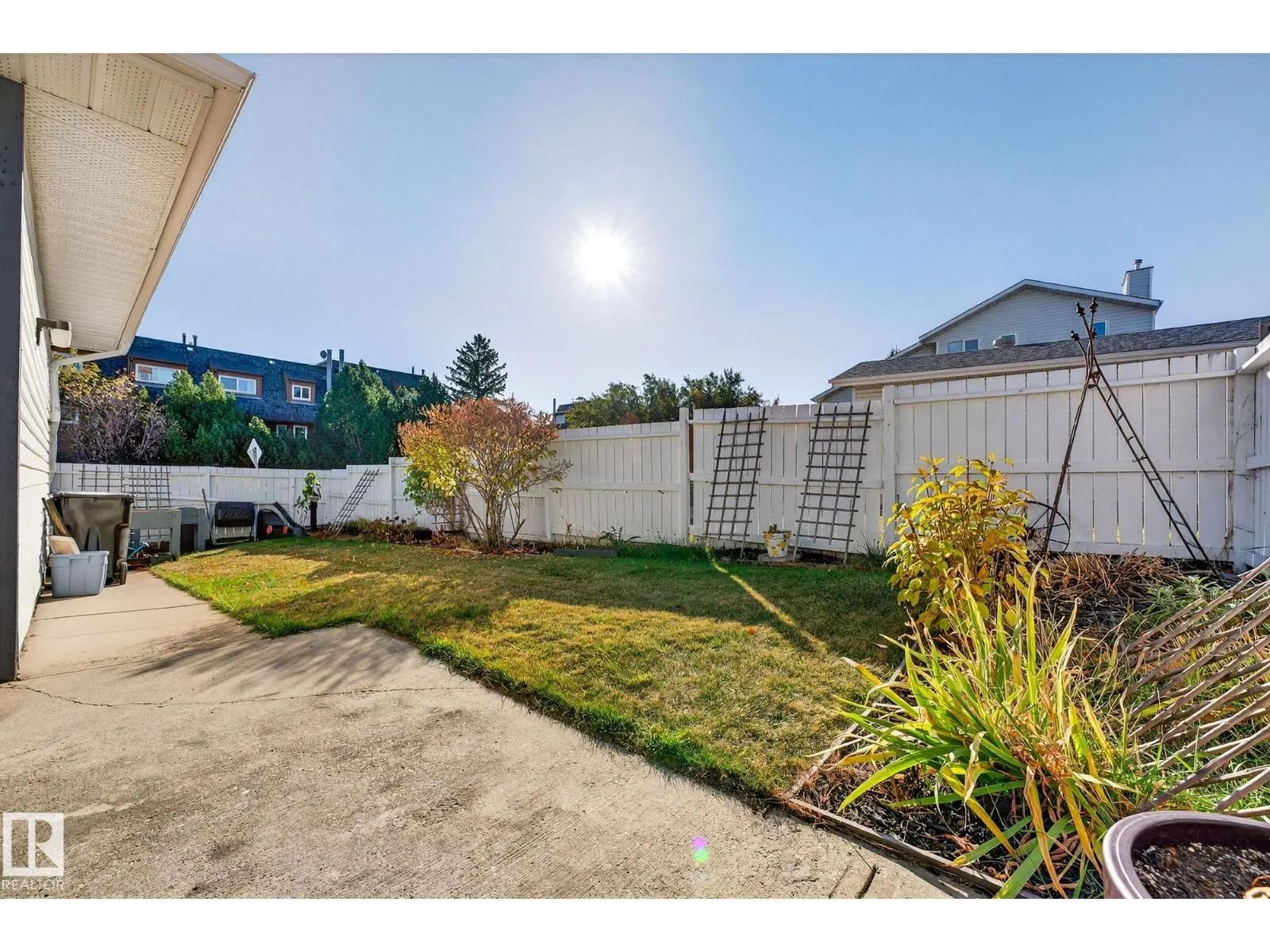 6039 40 AV NW