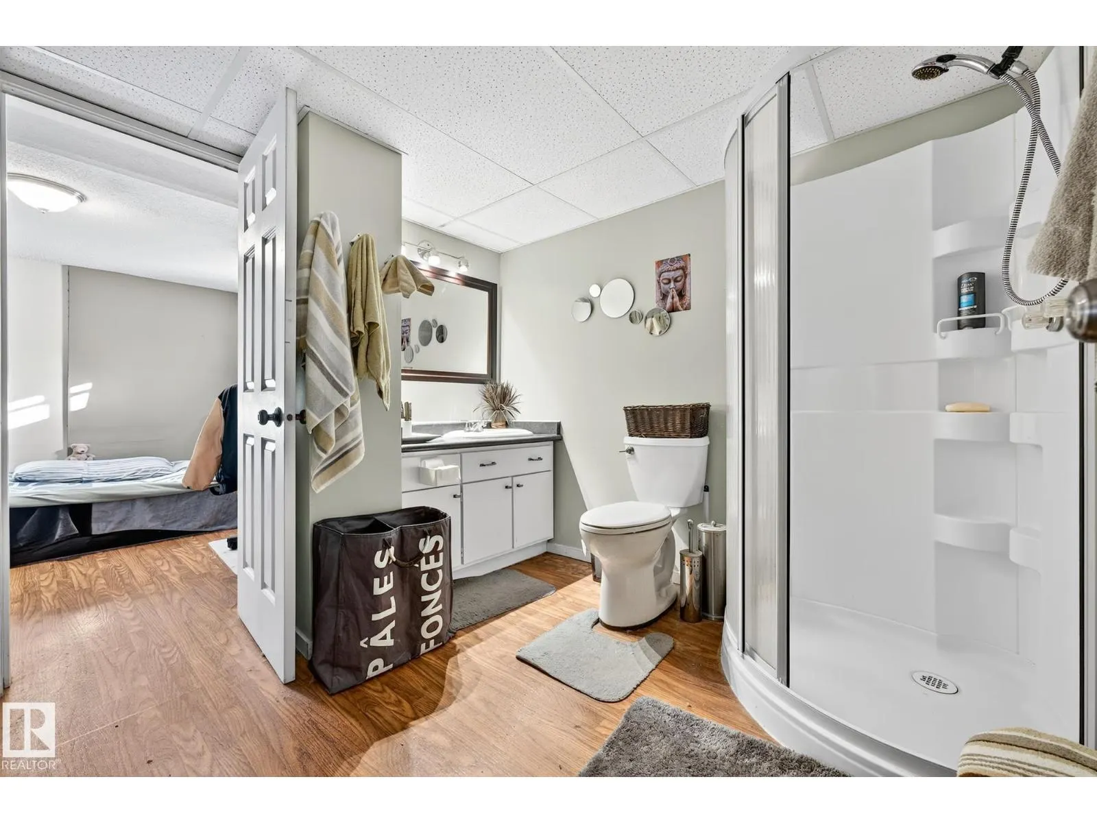 6039 40 AV NW
