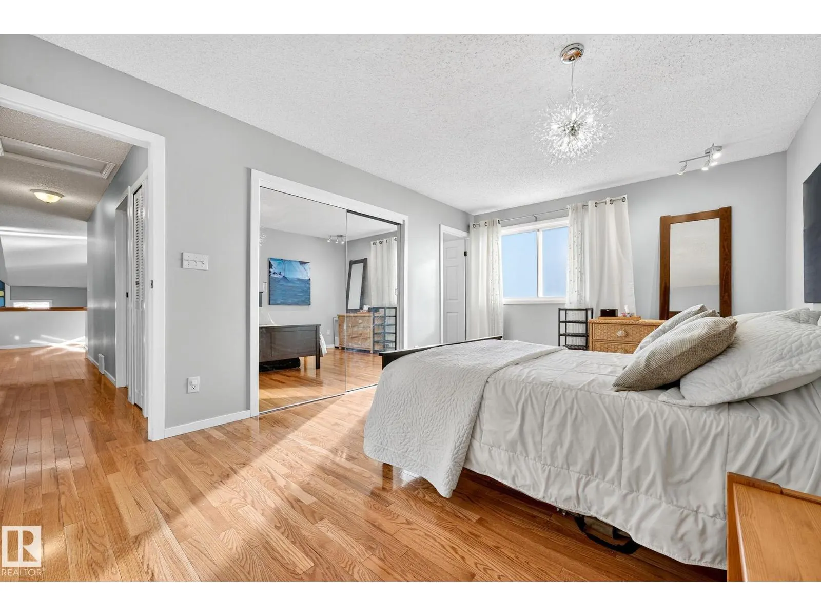 6039 40 AV NW