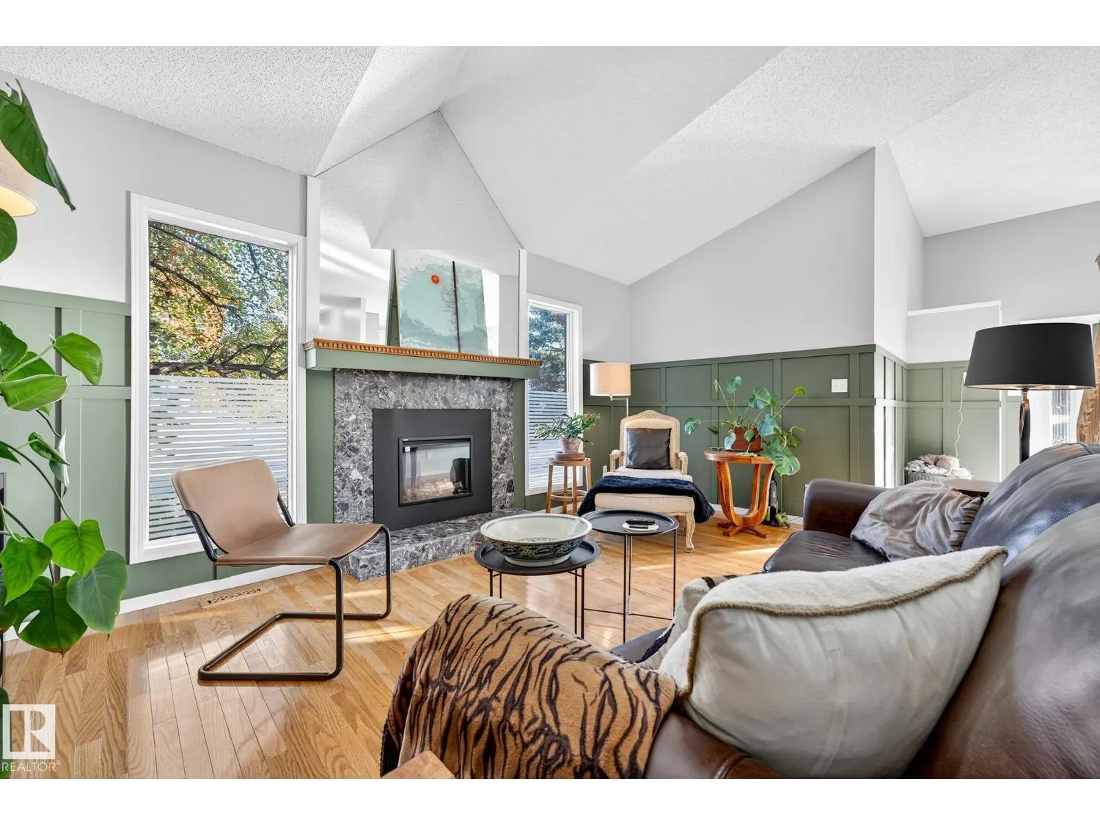 6039 40 AV NW