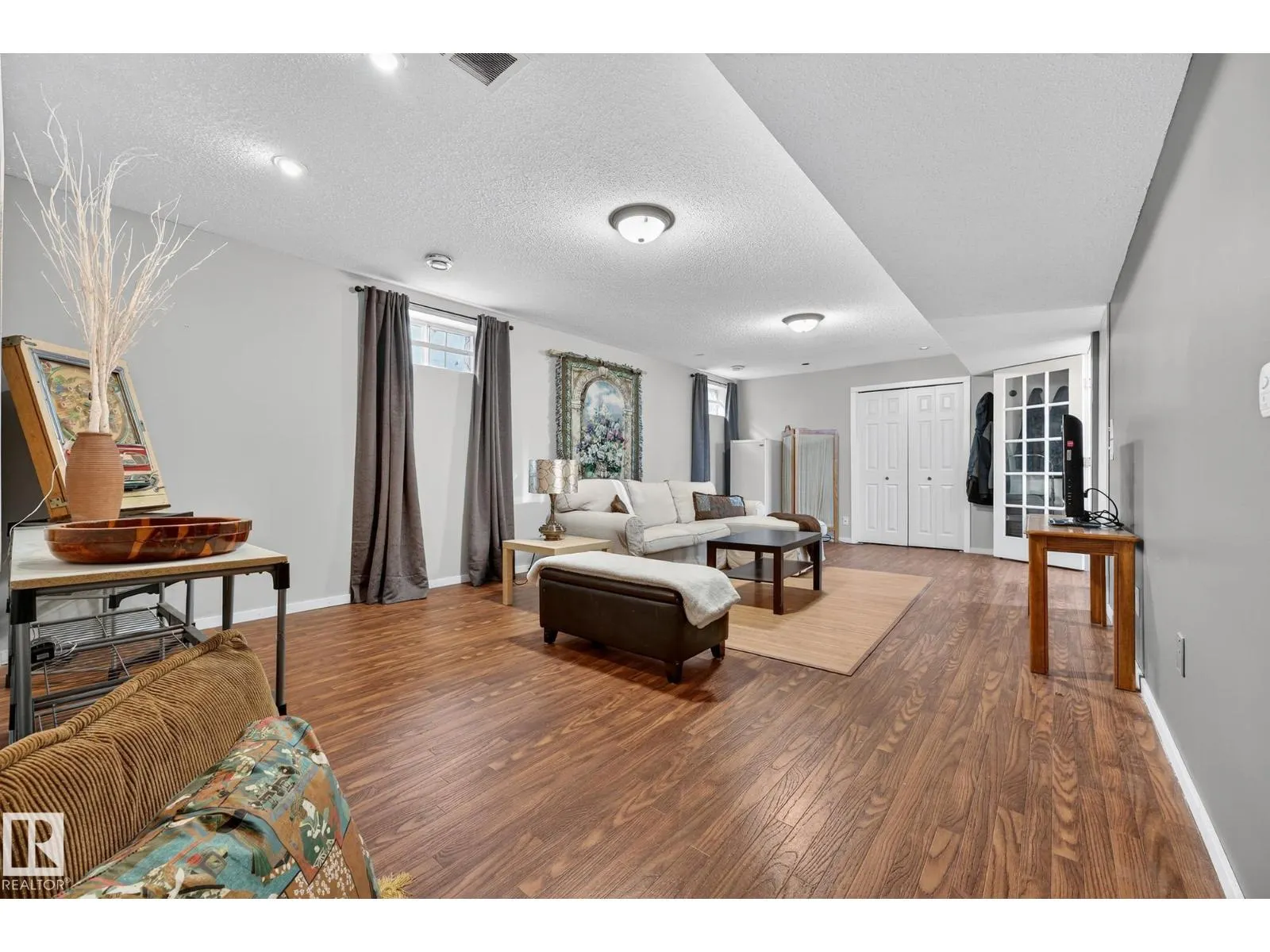 6039 40 AV NW